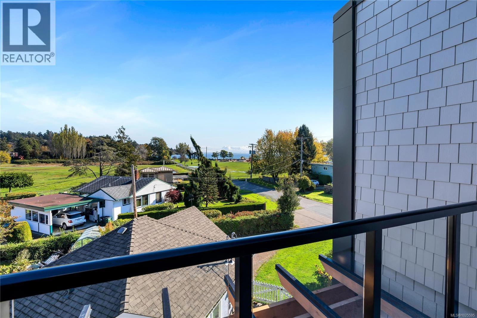 13 2590 Penrhyn Street, Saanich