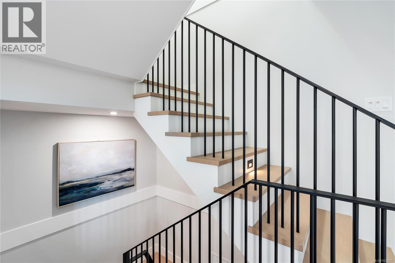 13 2590 Penrhyn Street, Saanich