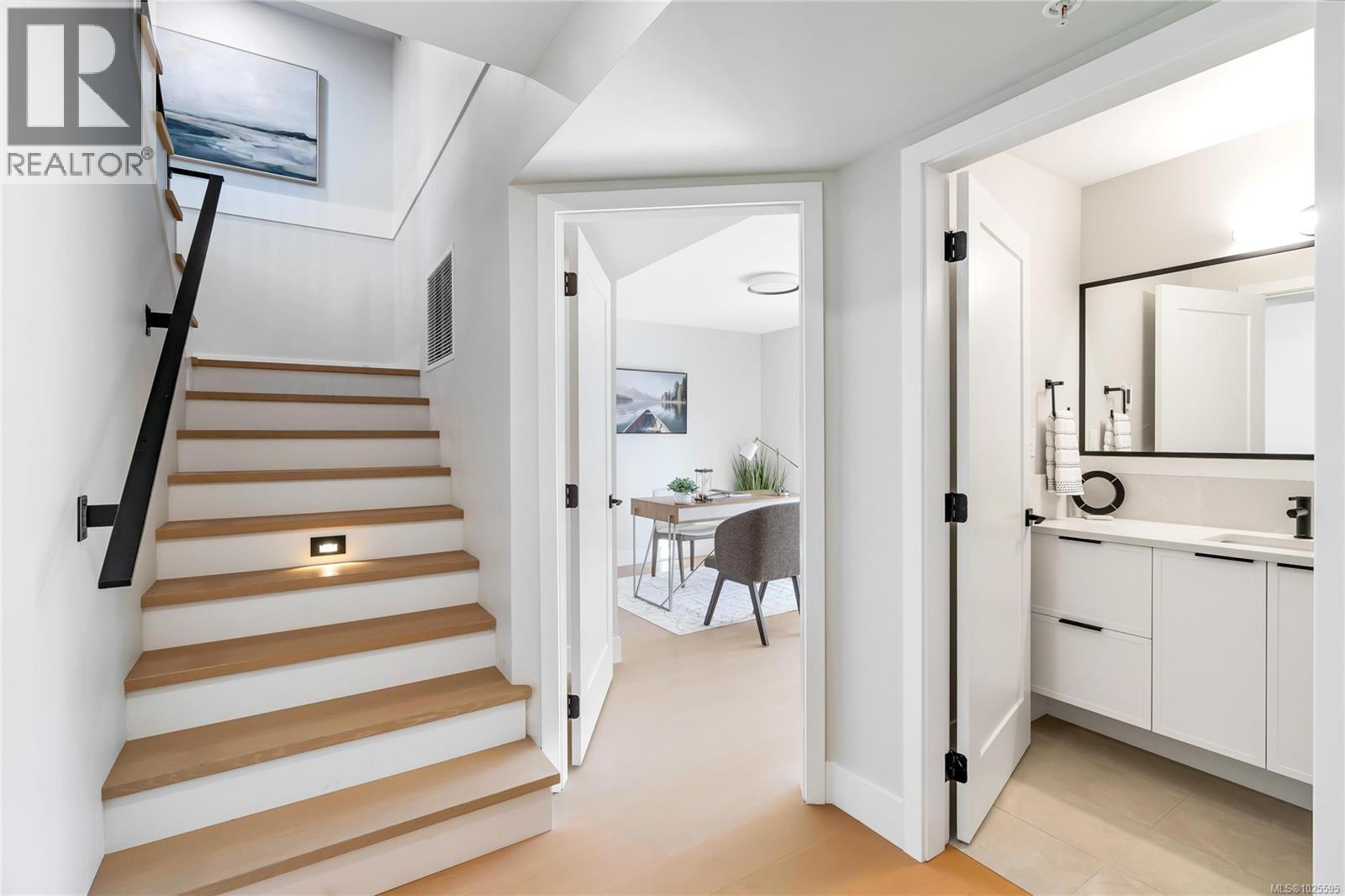 13 2590 Penrhyn Street, Saanich