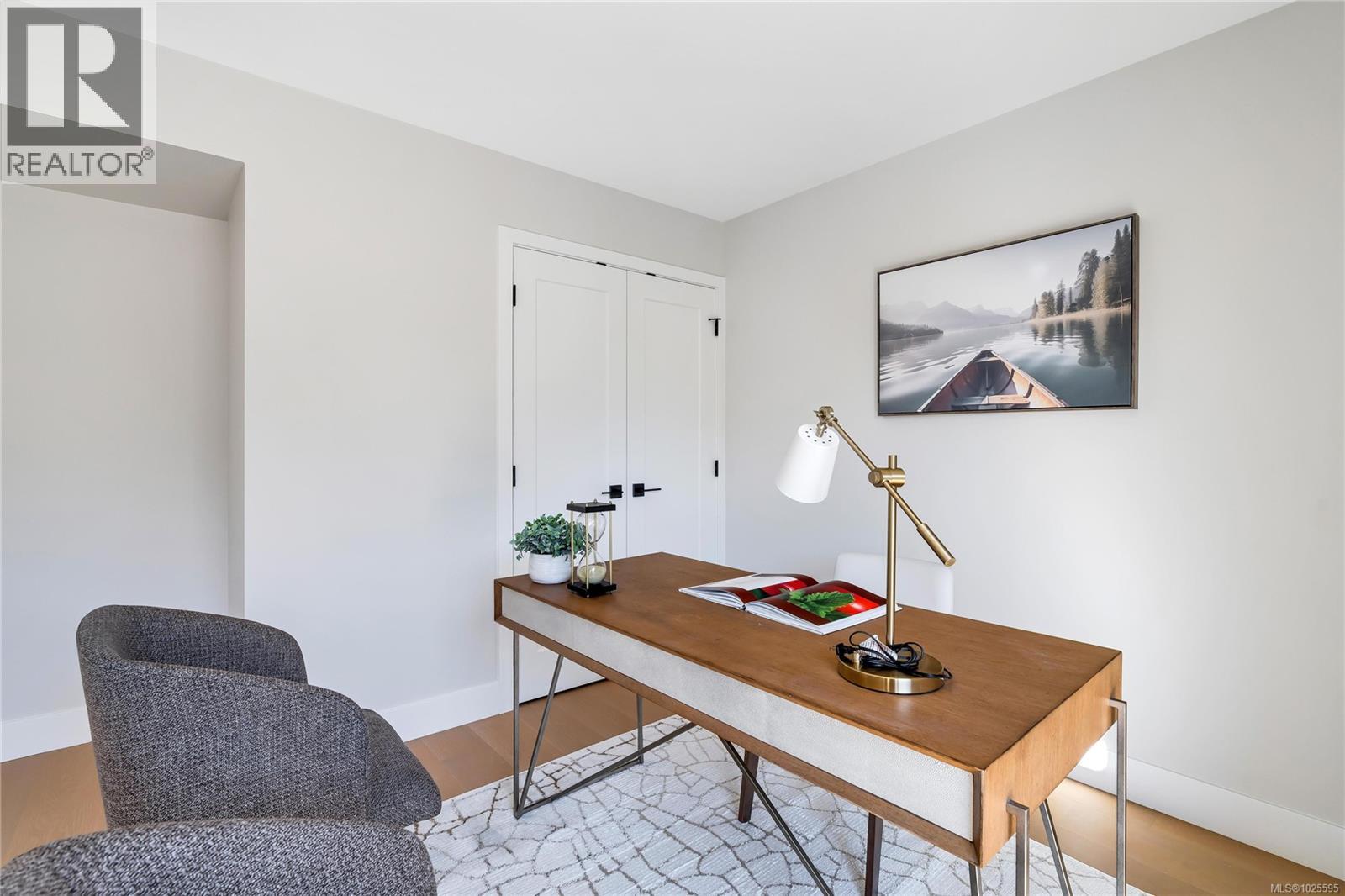 13 2590 Penrhyn Street, Saanich