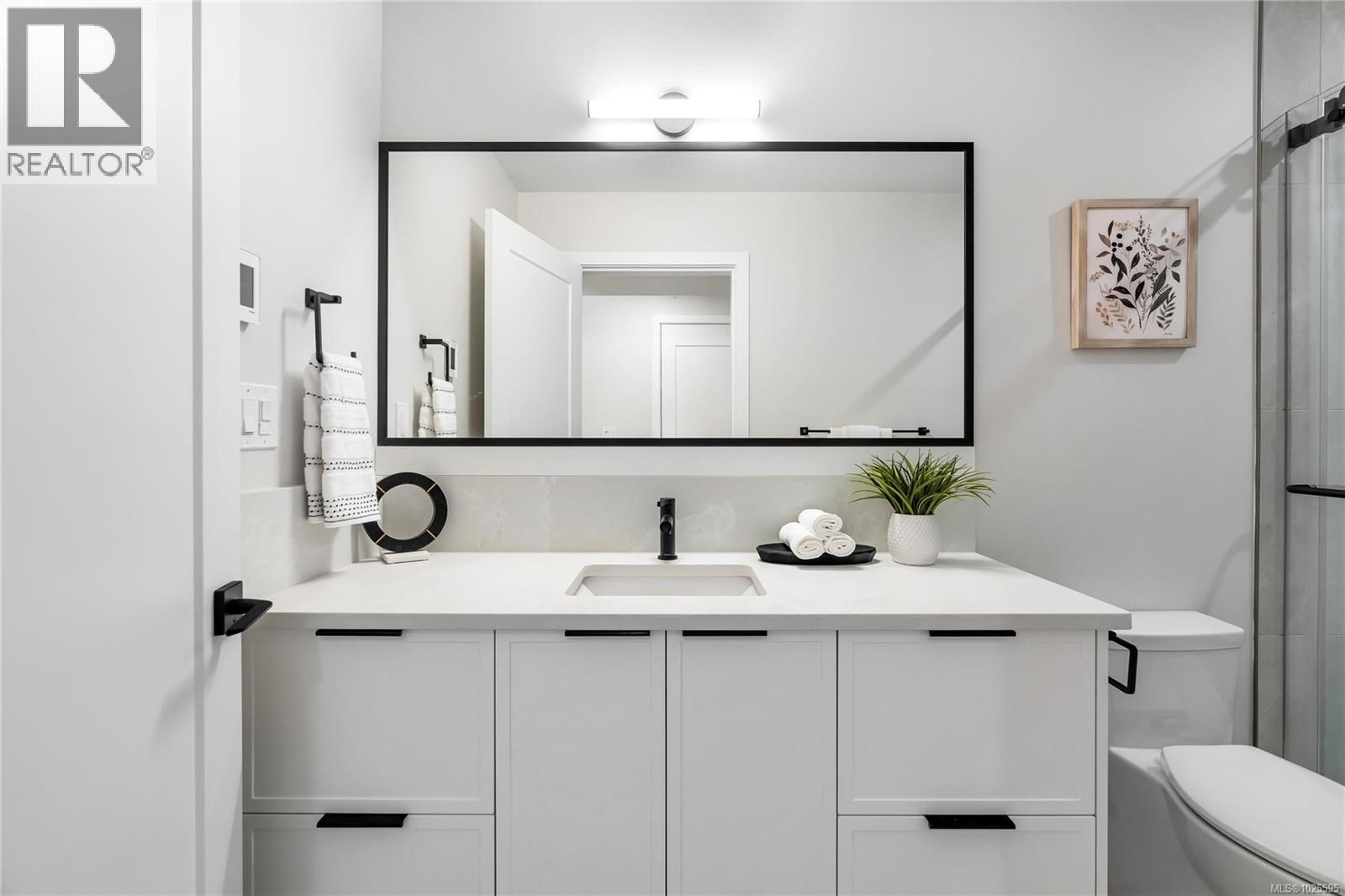 13 2590 Penrhyn Street, Saanich