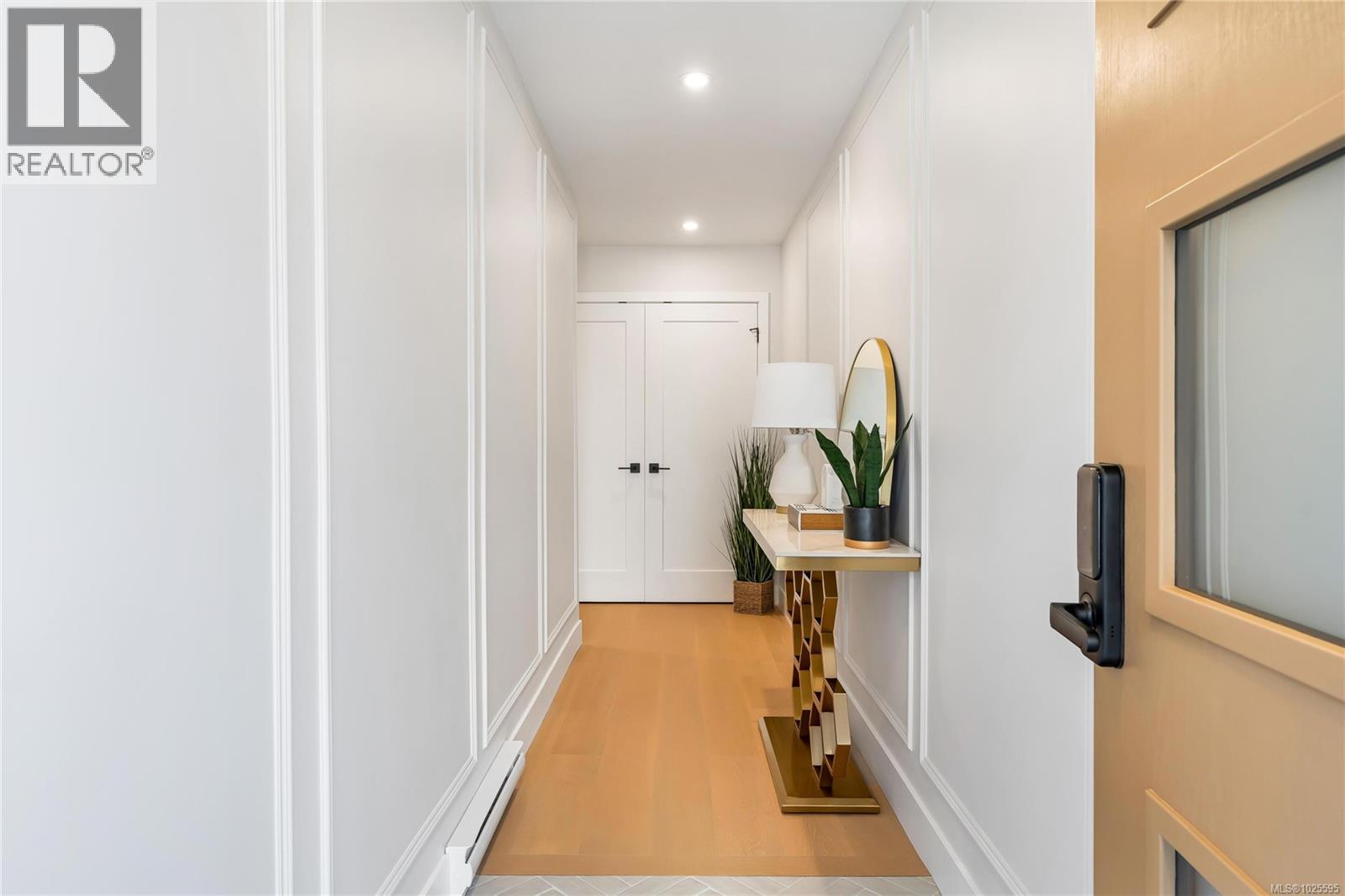 13 2590 Penrhyn Street, Saanich