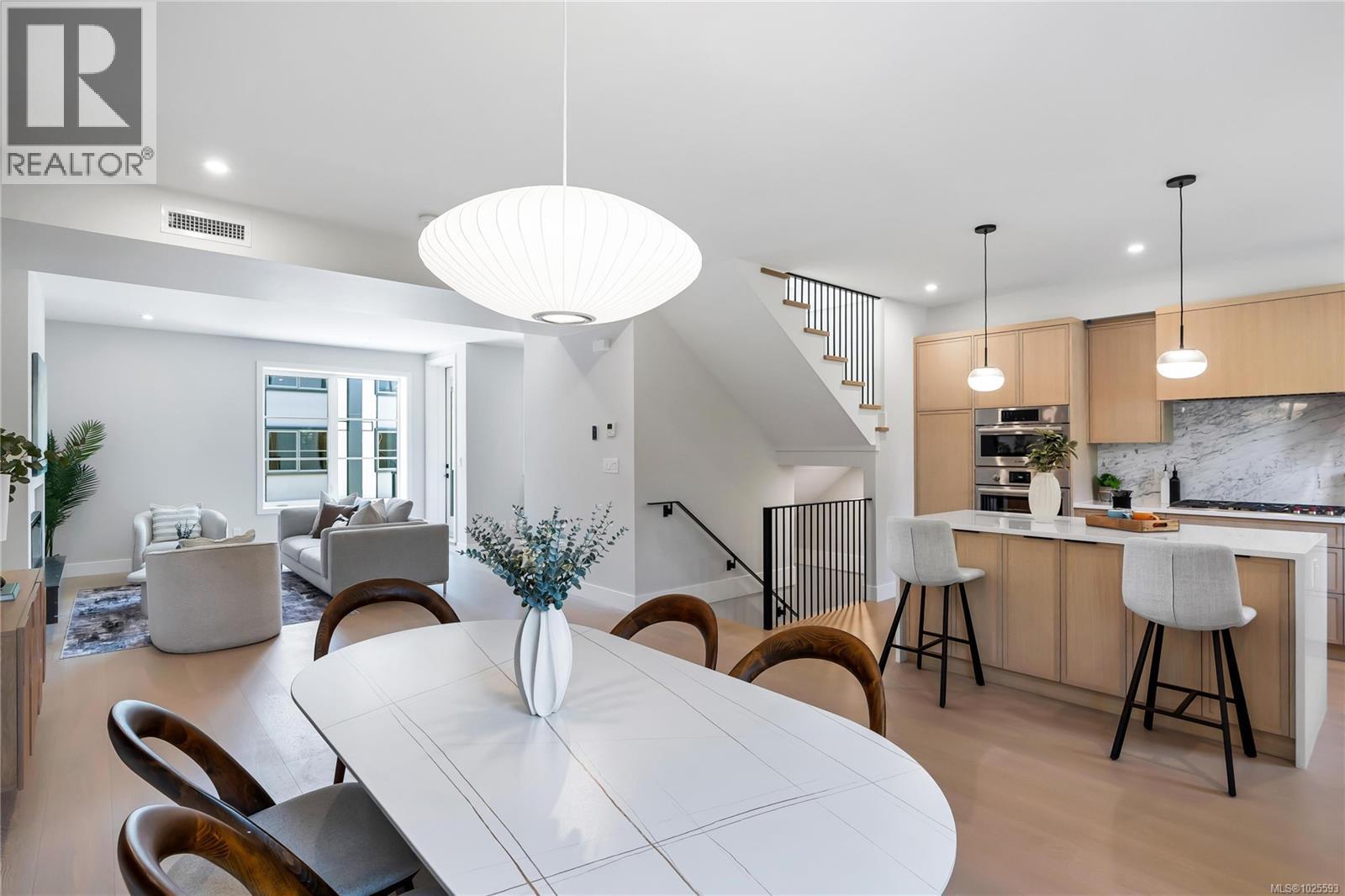 5 2590 Penrhyn Street, Saanich