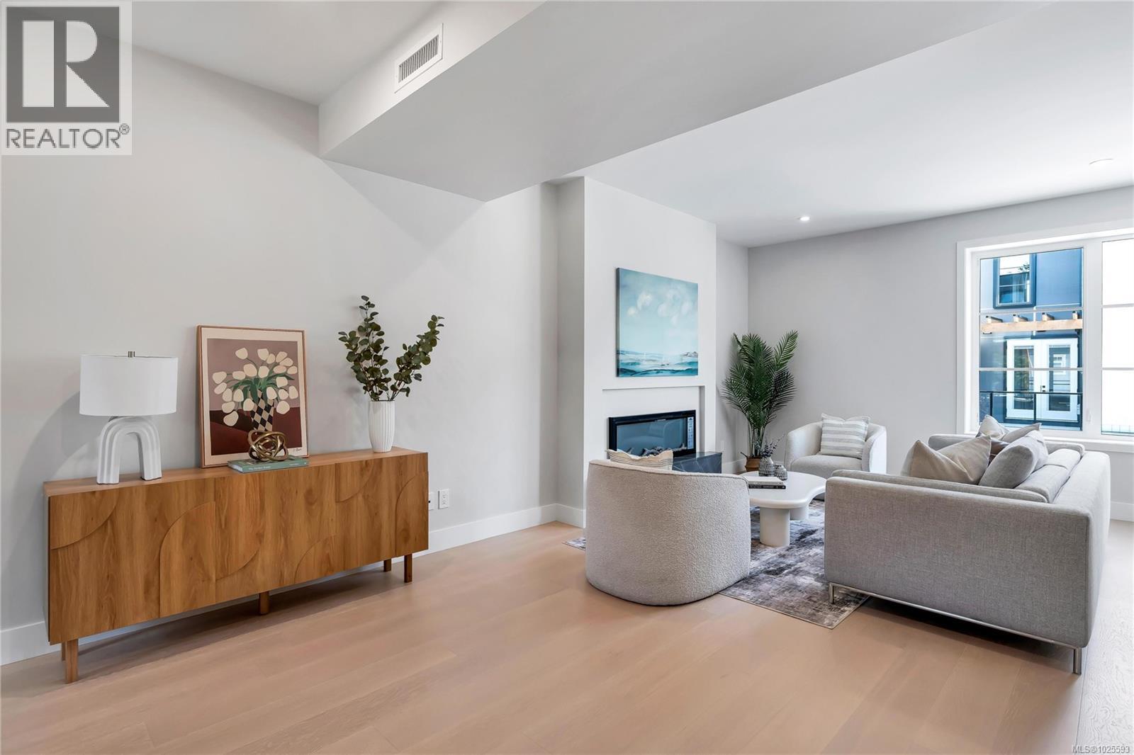 5 2590 Penrhyn Street, Saanich