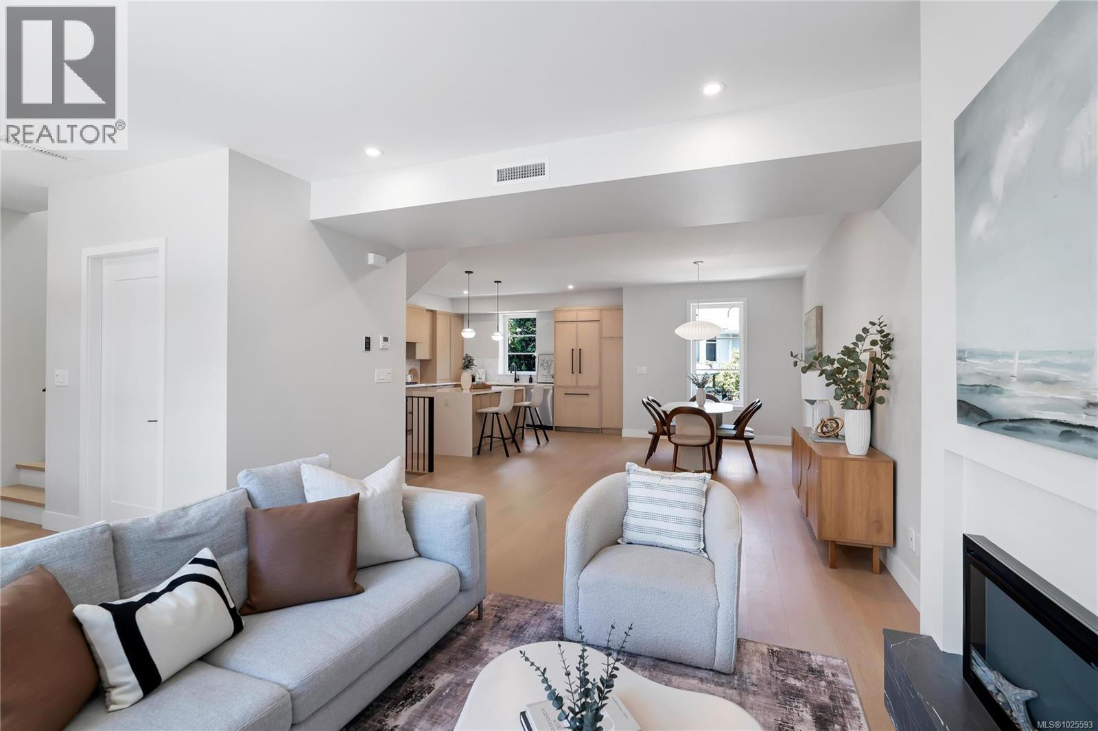 5 2590 Penrhyn Street, Saanich