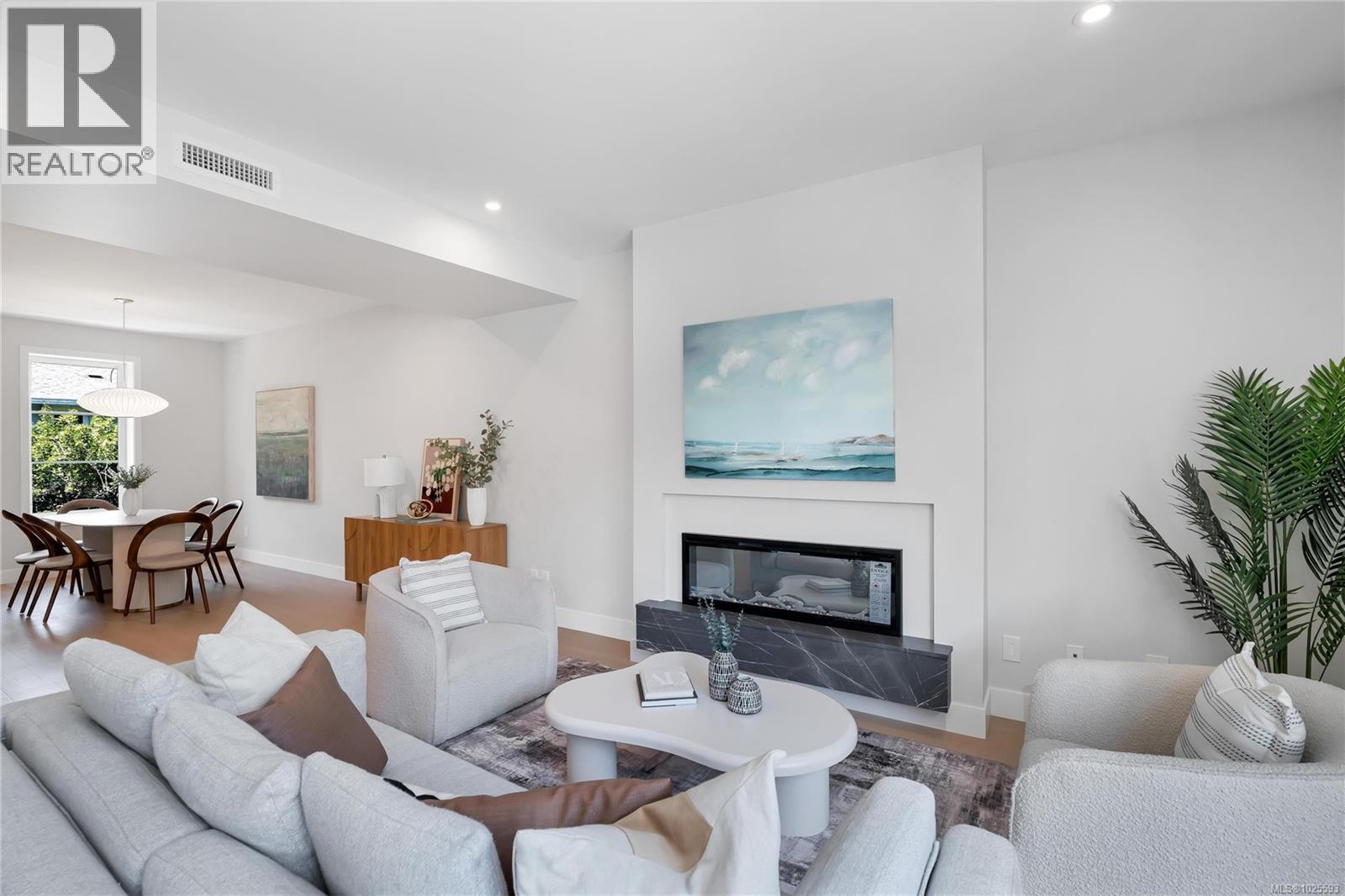 5 2590 Penrhyn Street, Saanich