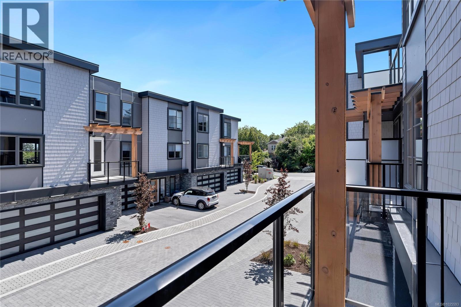 5 2590 Penrhyn Street, Saanich