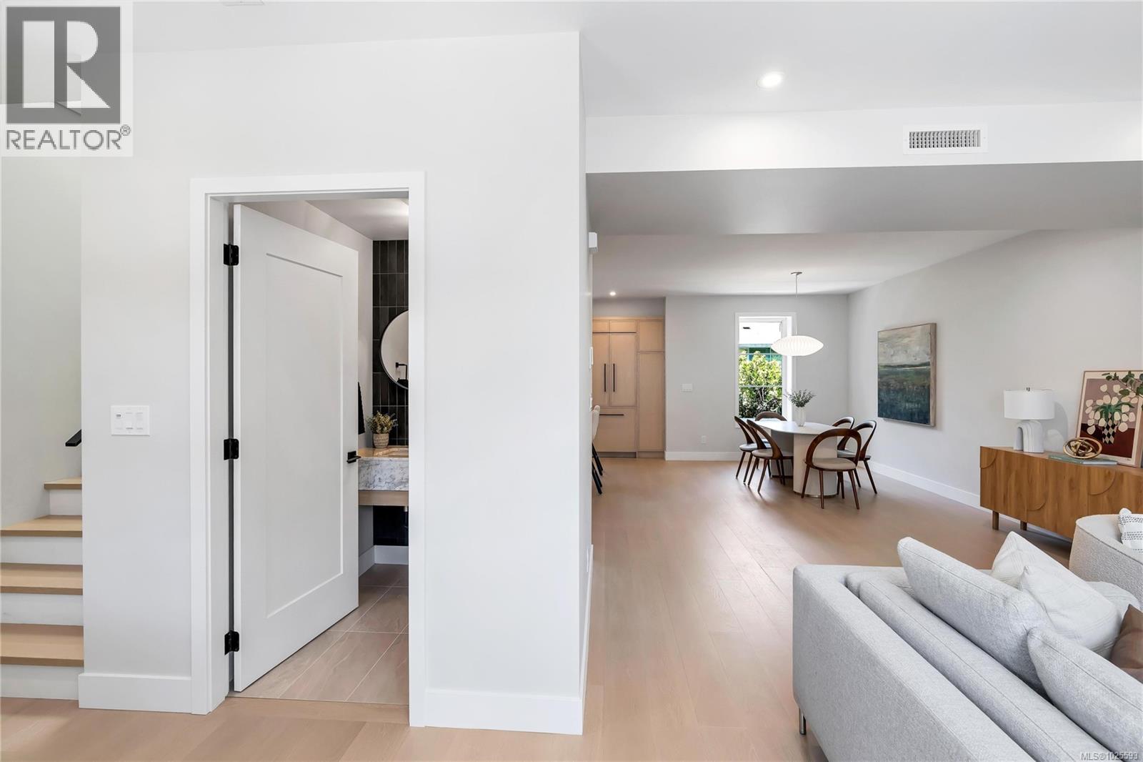 5 2590 Penrhyn Street, Saanich