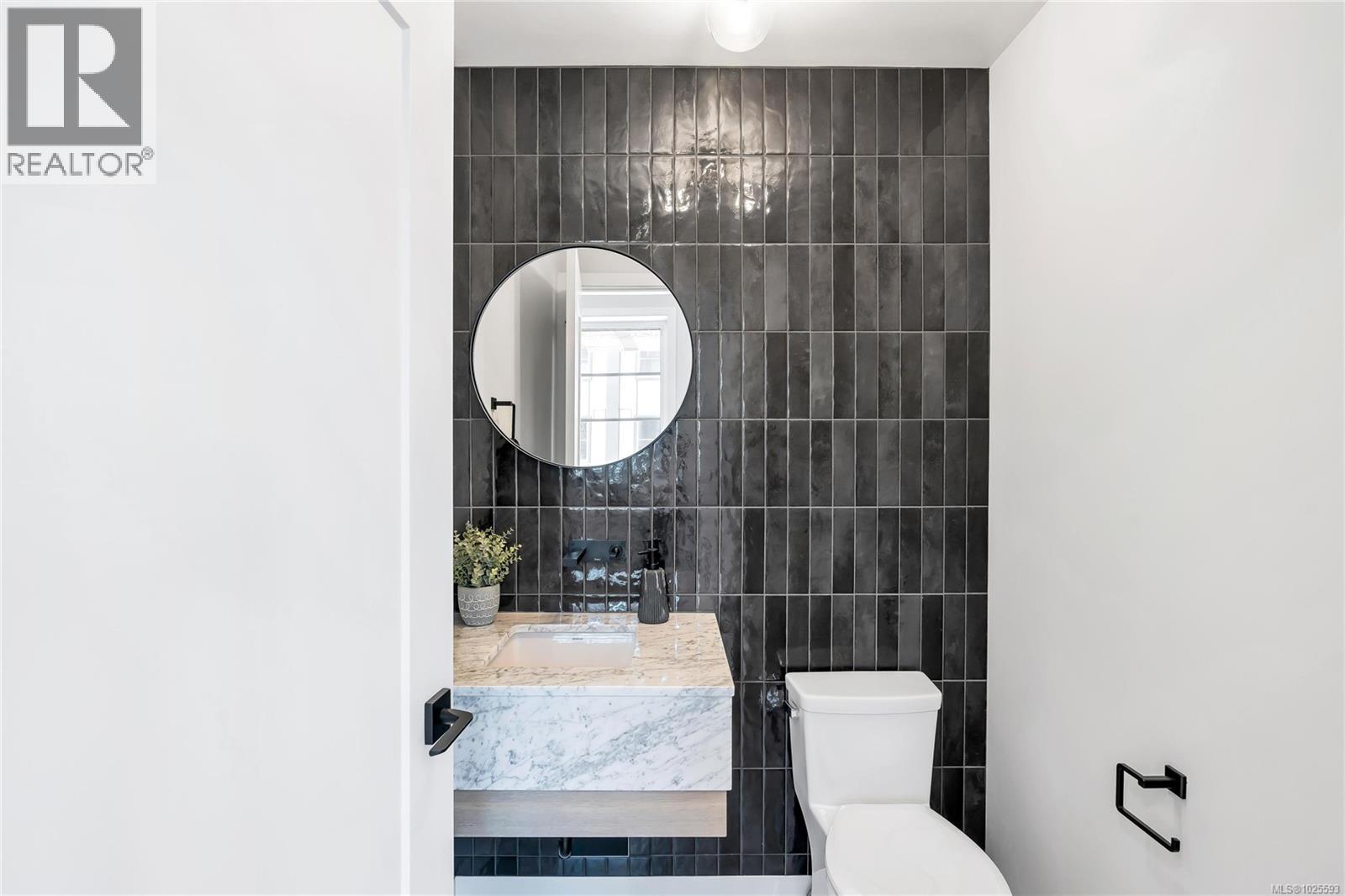 5 2590 Penrhyn Street, Saanich