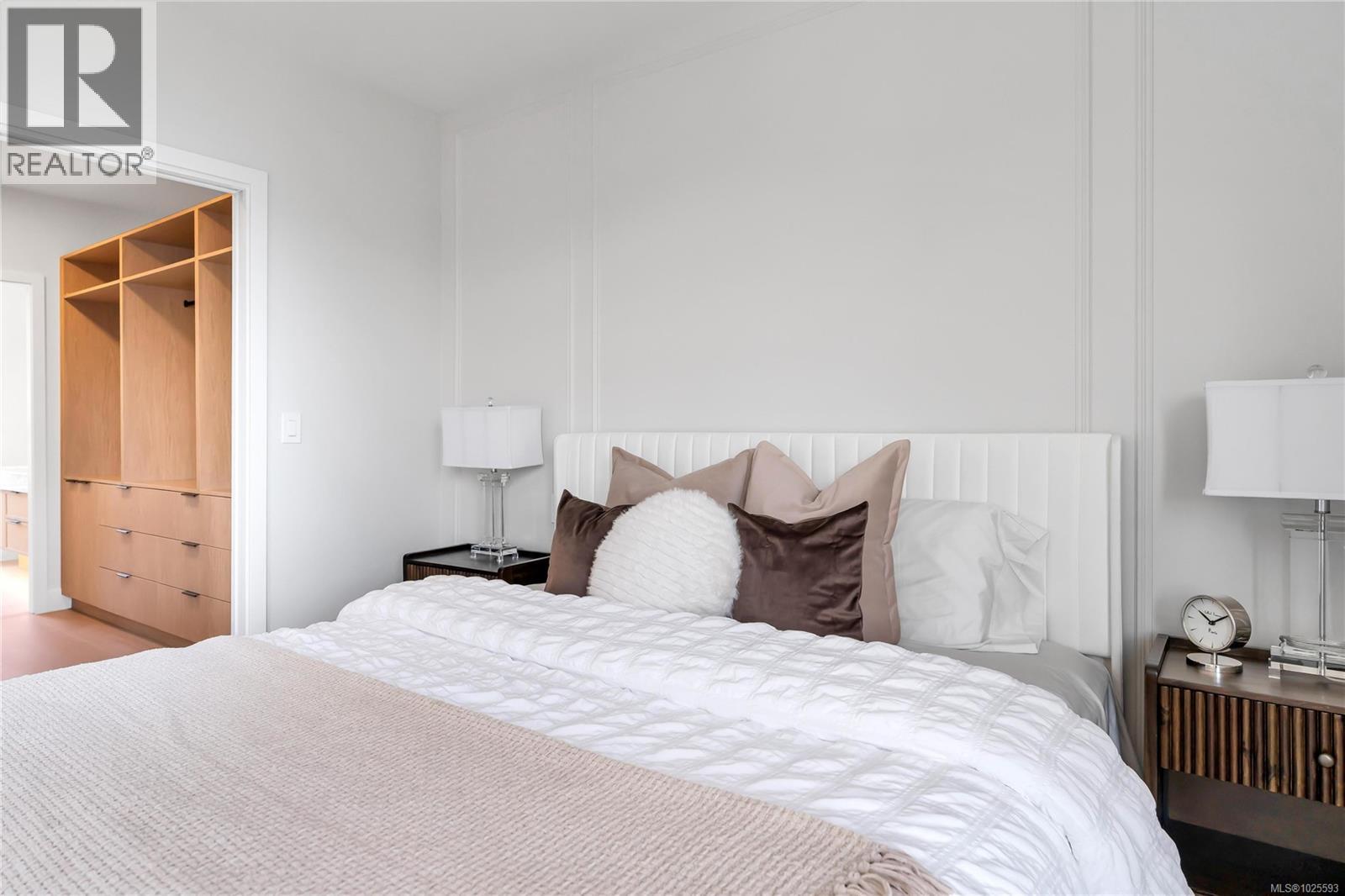 5 2590 Penrhyn Street, Saanich