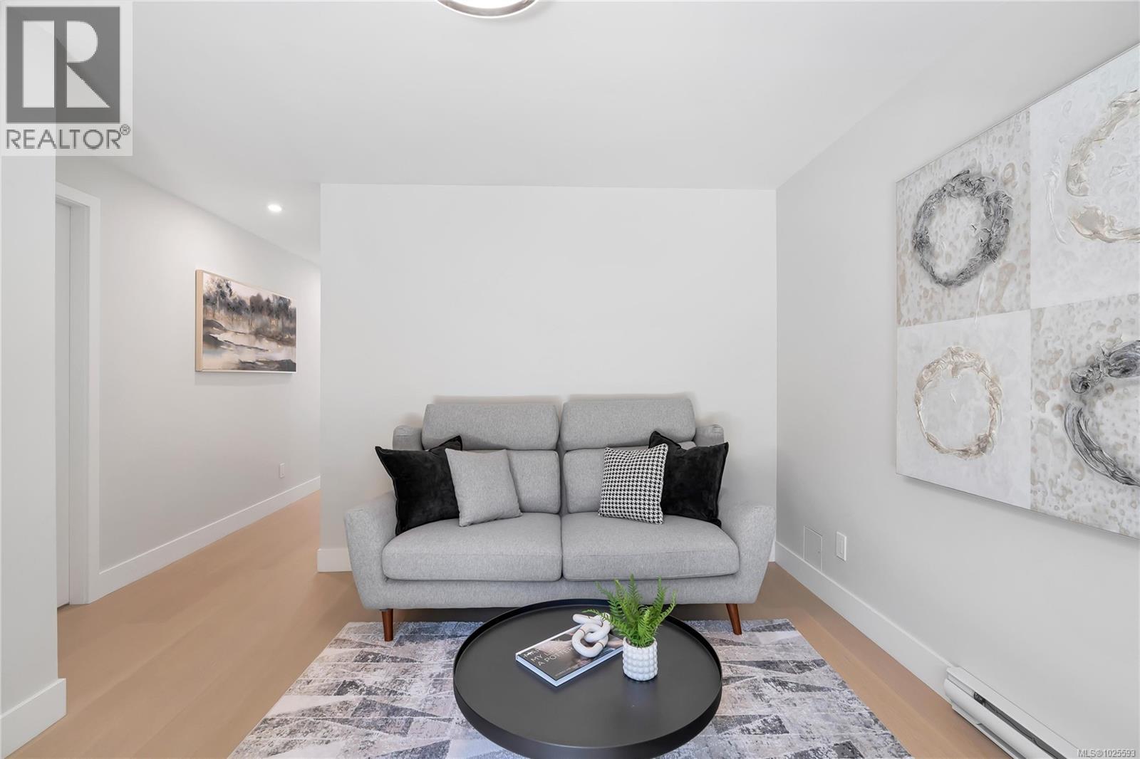 5 2590 Penrhyn Street, Saanich