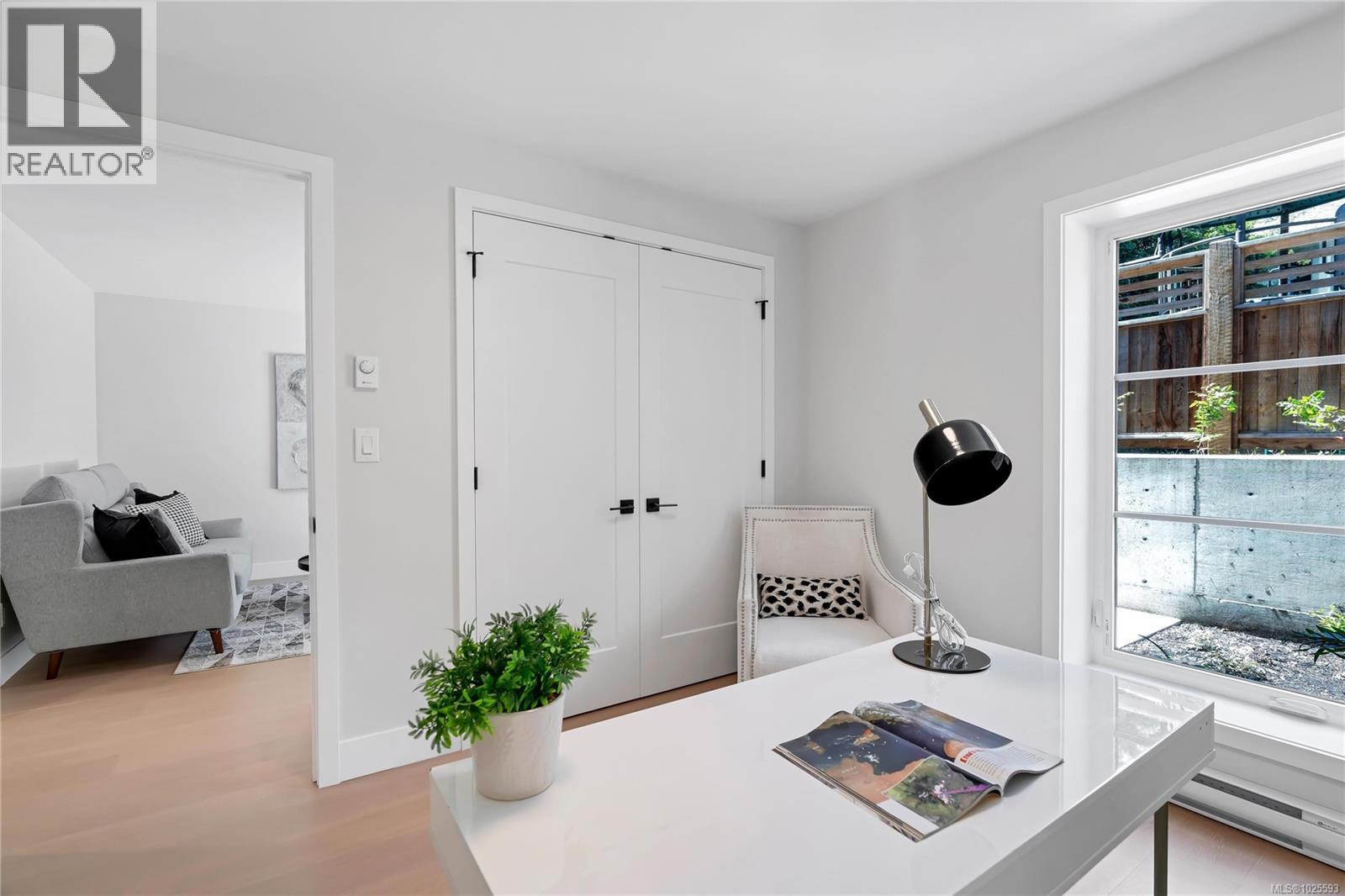 5 2590 Penrhyn Street, Saanich