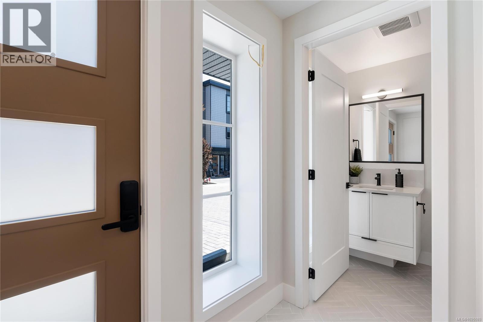 5 2590 Penrhyn Street, Saanich