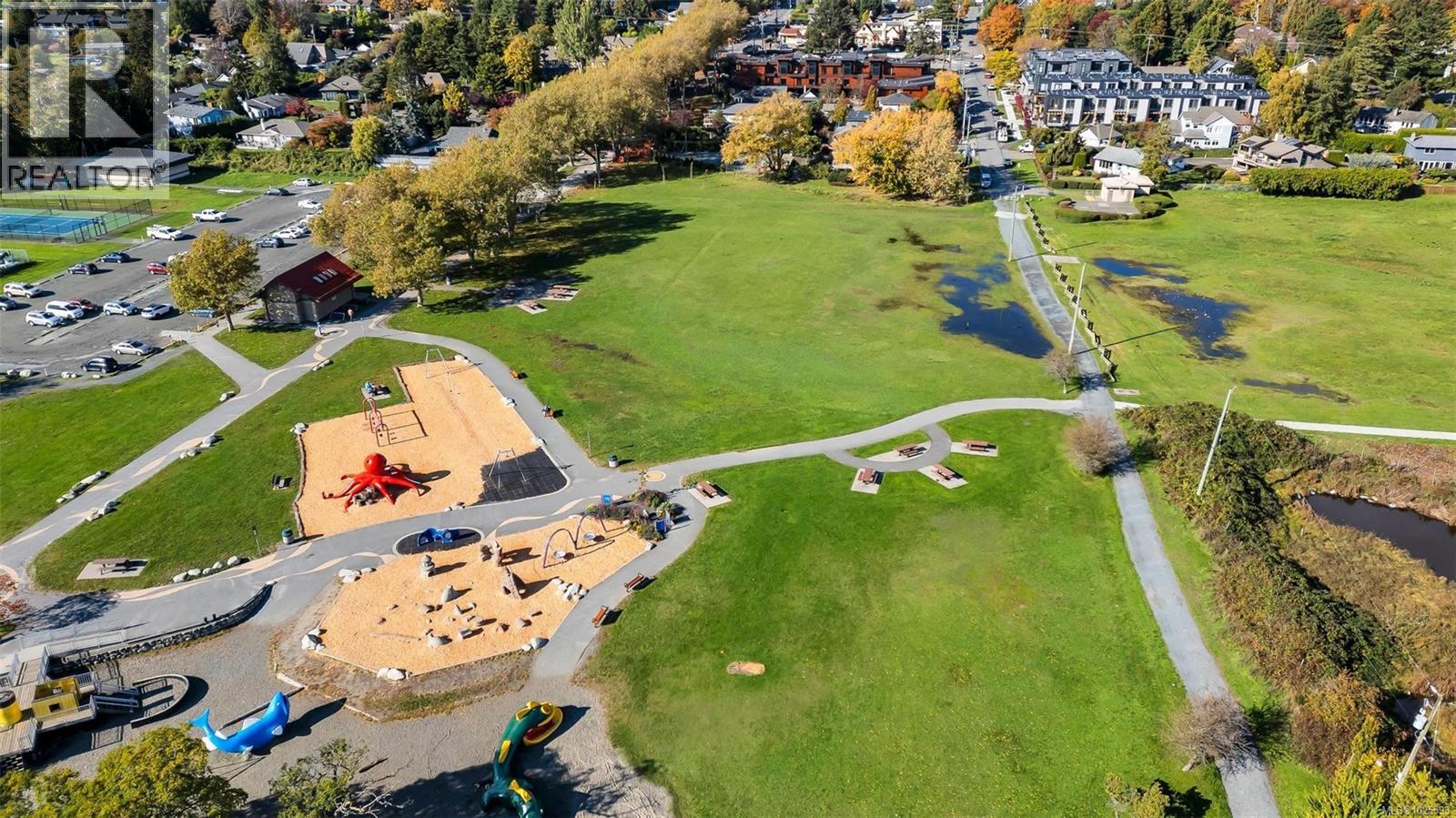 5 2590 Penrhyn Street, Saanich