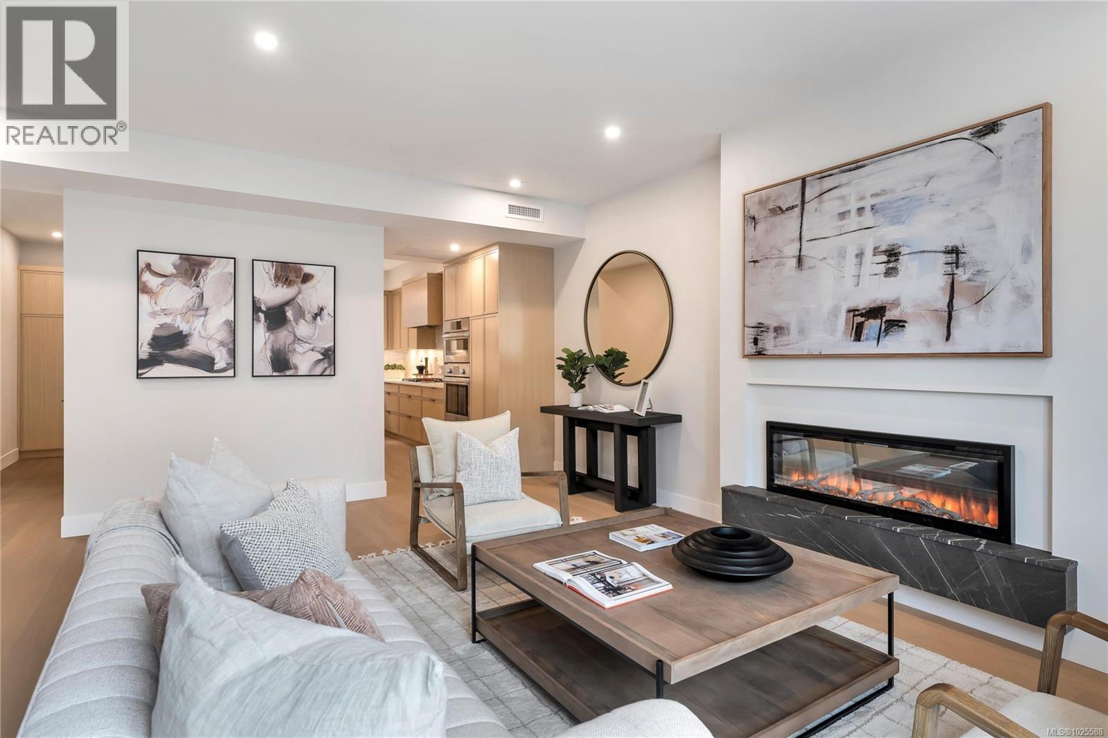 2 2590 Penrhyn Street, Saanich