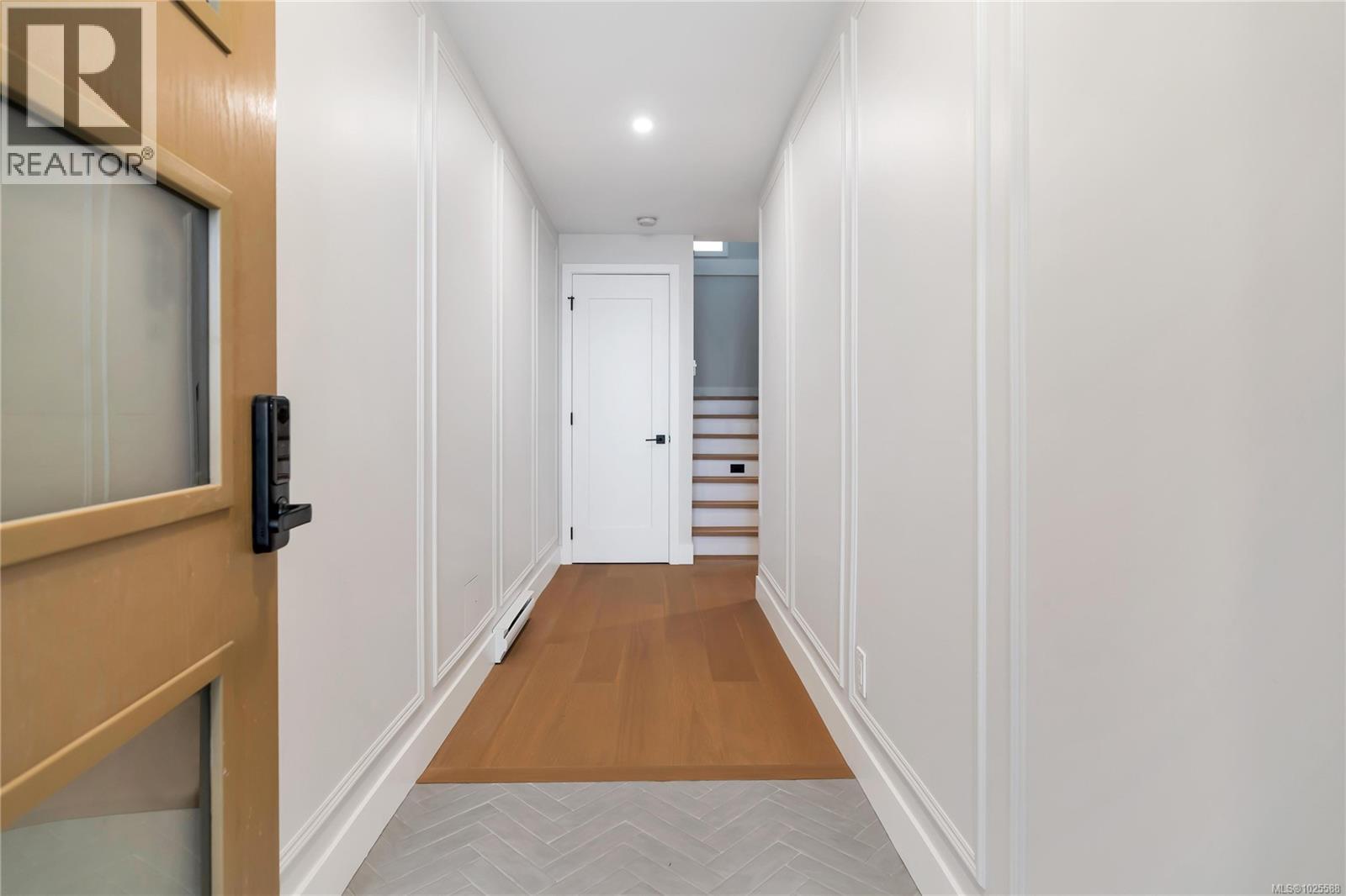 2 2590 Penrhyn Street, Saanich