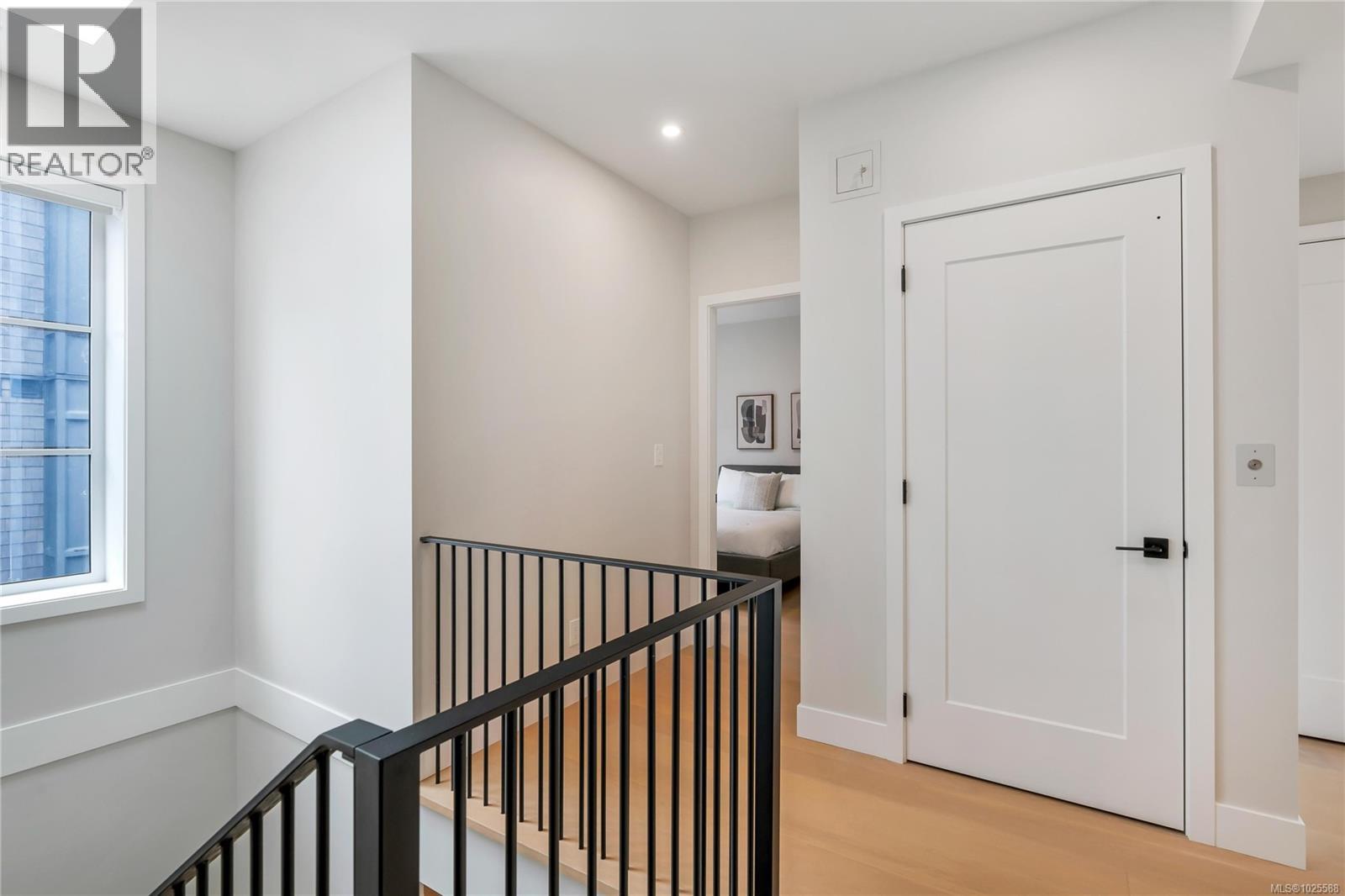 2 2590 Penrhyn Street, Saanich