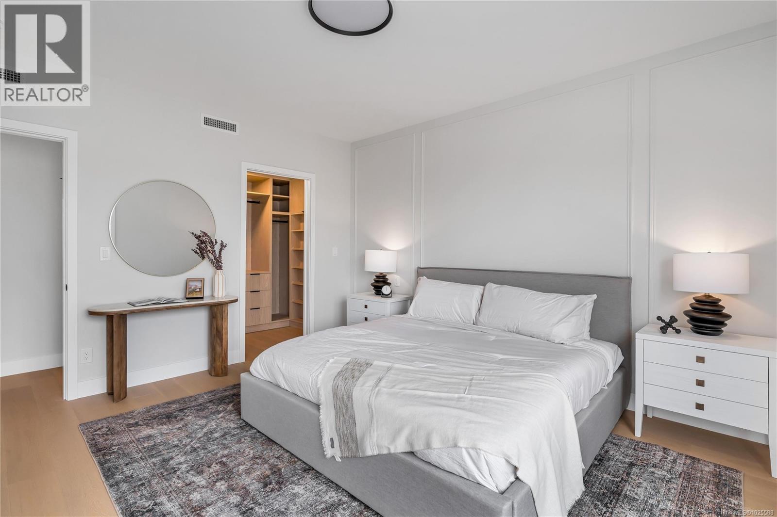 2 2590 Penrhyn Street, Saanich