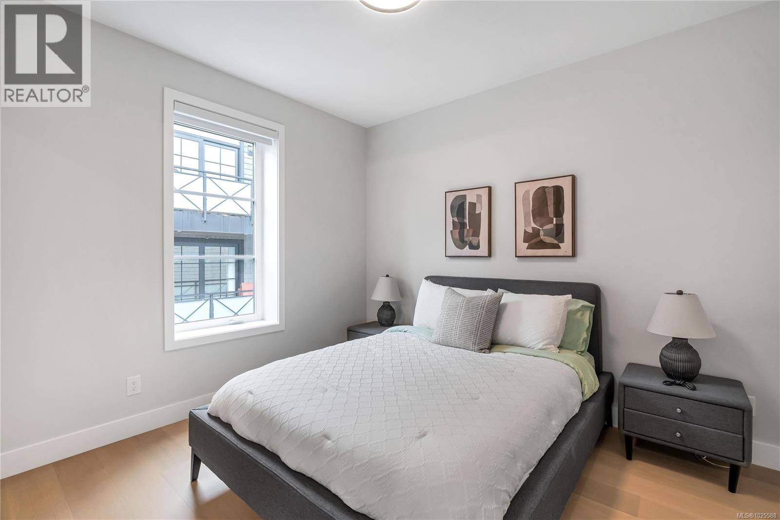 2 2590 Penrhyn Street, Saanich