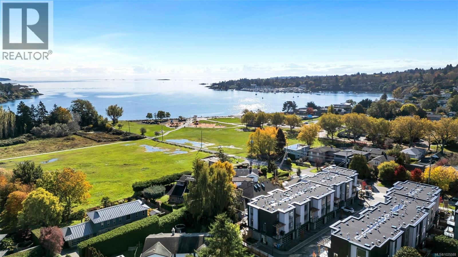 2 2590 Penrhyn Street, Saanich