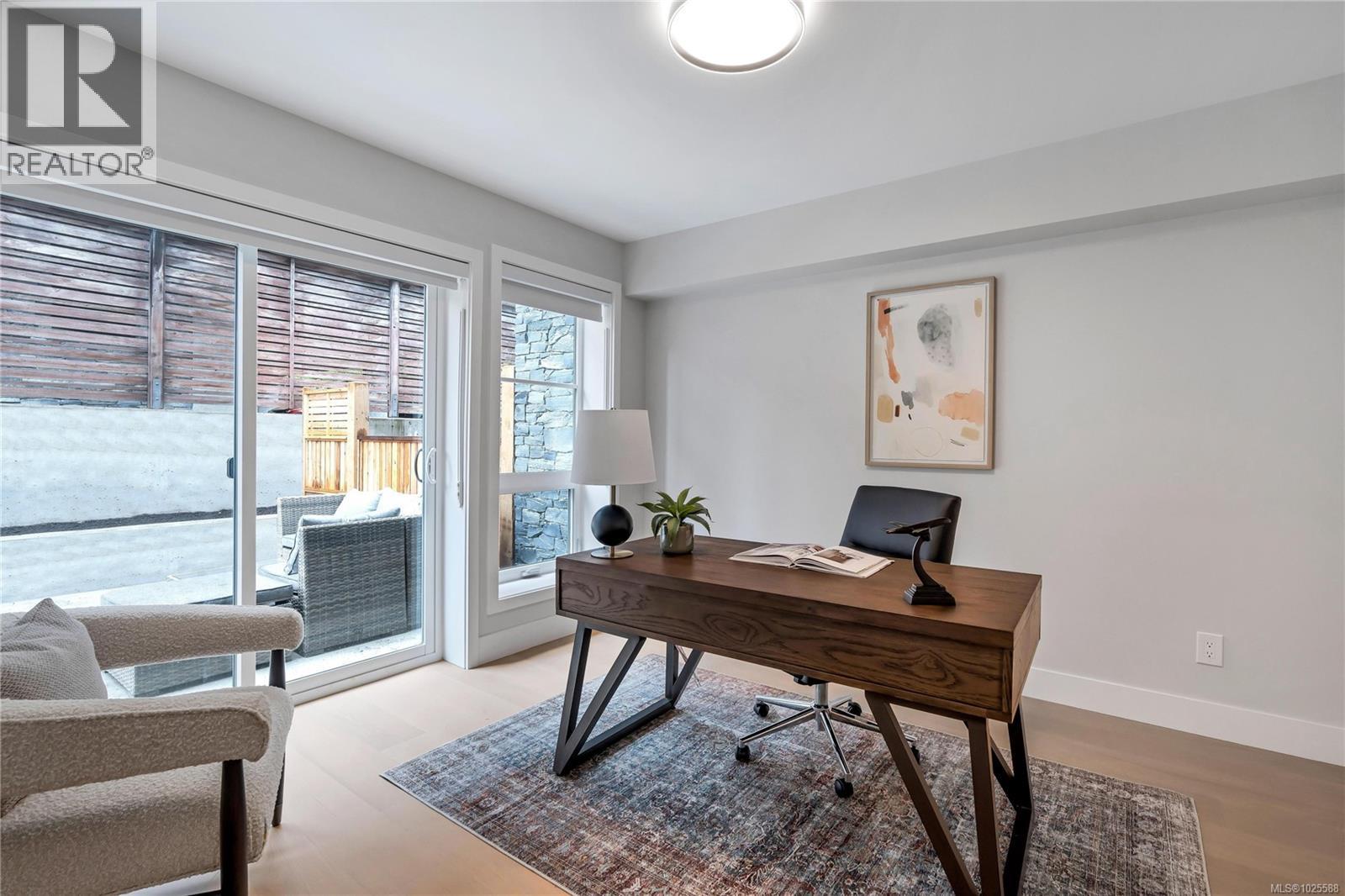 2 2590 Penrhyn Street, Saanich