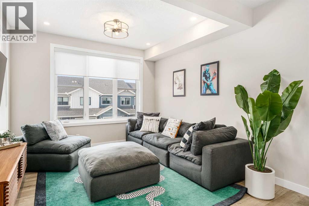 Single Family House for Sale in  Crestridge Common SW Crestmont Calgary 