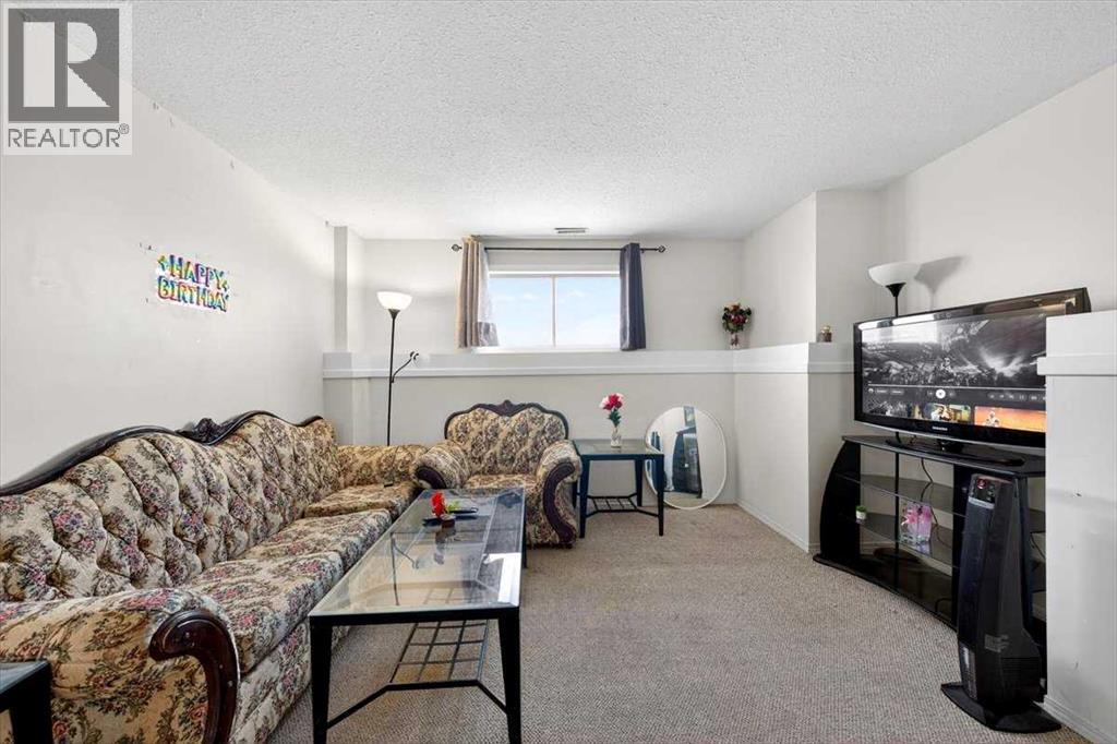 Single Family House Bi-level for Sale in  Falmere Way NE Falconridge Calgary 