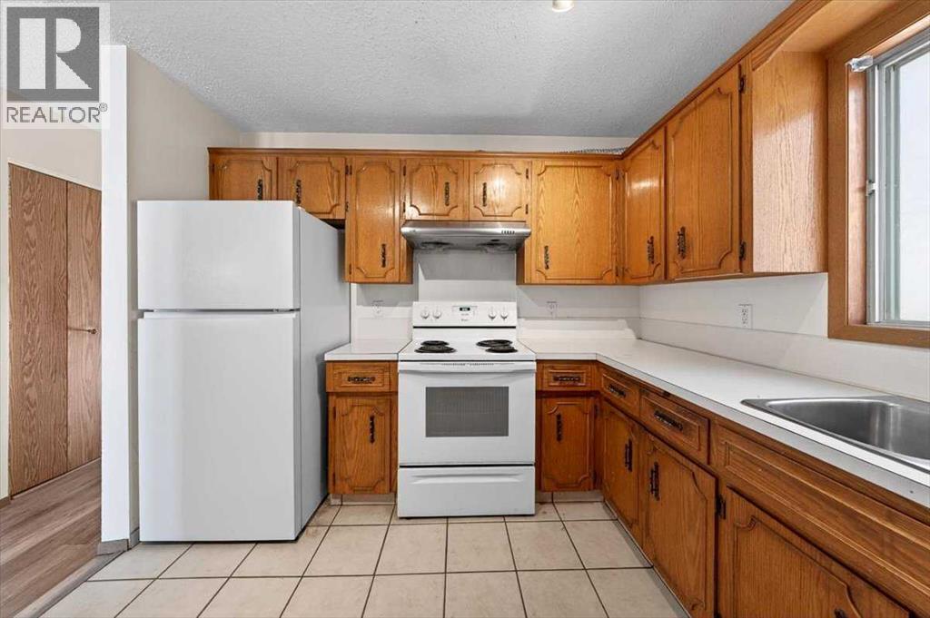 Single Family House Bi-level for Sale in  Falmere Way NE Falconridge Calgary 