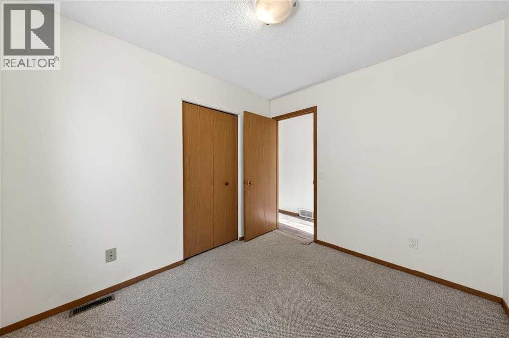 Single Family House Bi-level for Sale in  Falmere Way NE Falconridge Calgary 