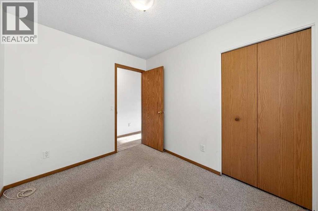 Single Family House Bi-level for Sale in  Falmere Way NE Falconridge Calgary 