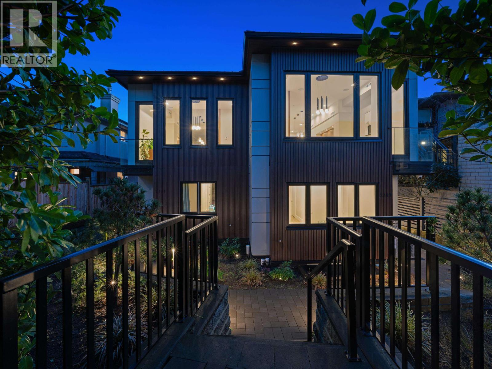 2380 MARINE DRIVE - Photo 2 of 37, West Vancouver, British Columbia