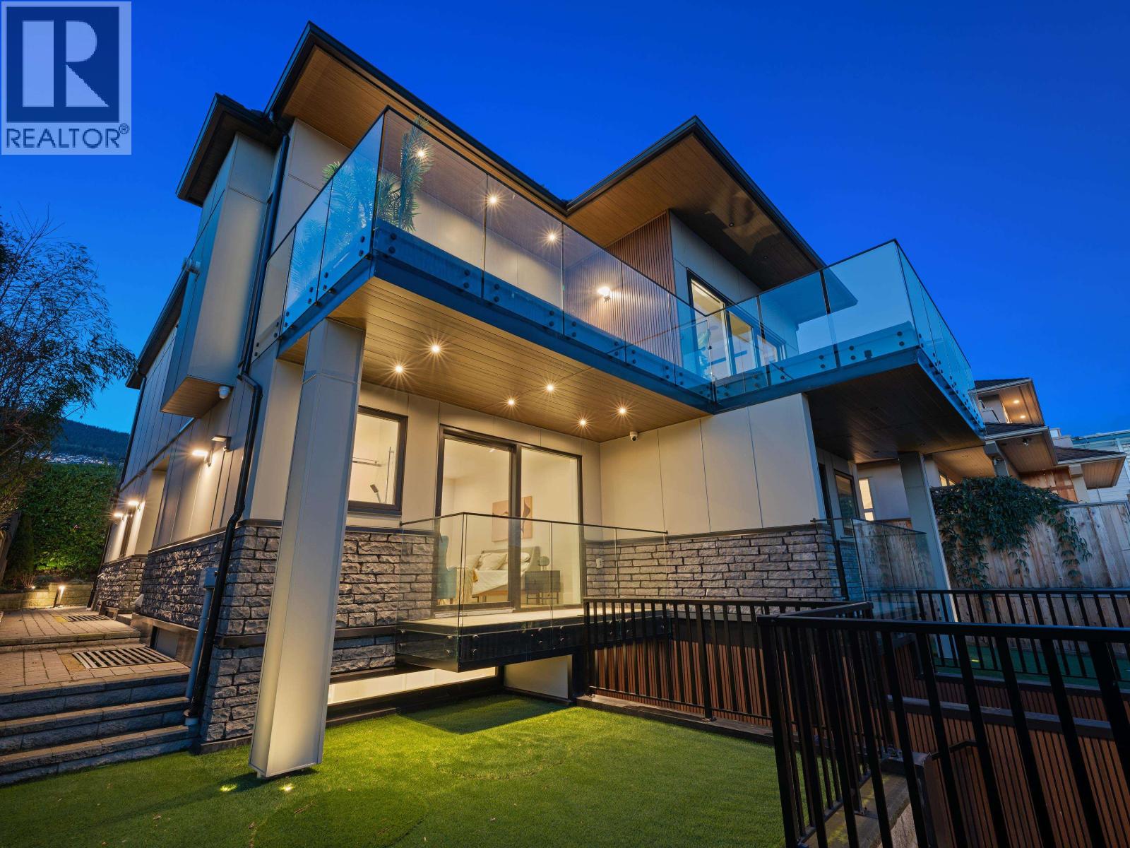 2380 MARINE DRIVE - Photo 3 of 37, West Vancouver, British Columbia