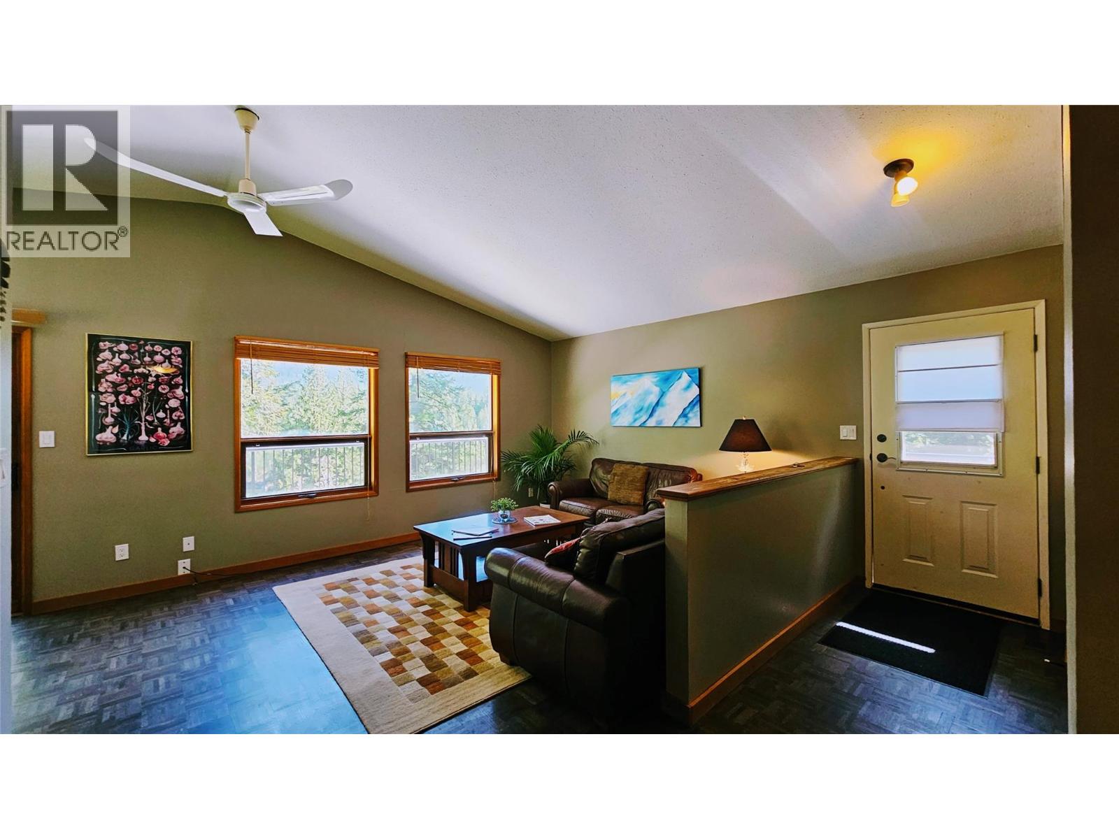 5949 Slocan River Road, Appledale