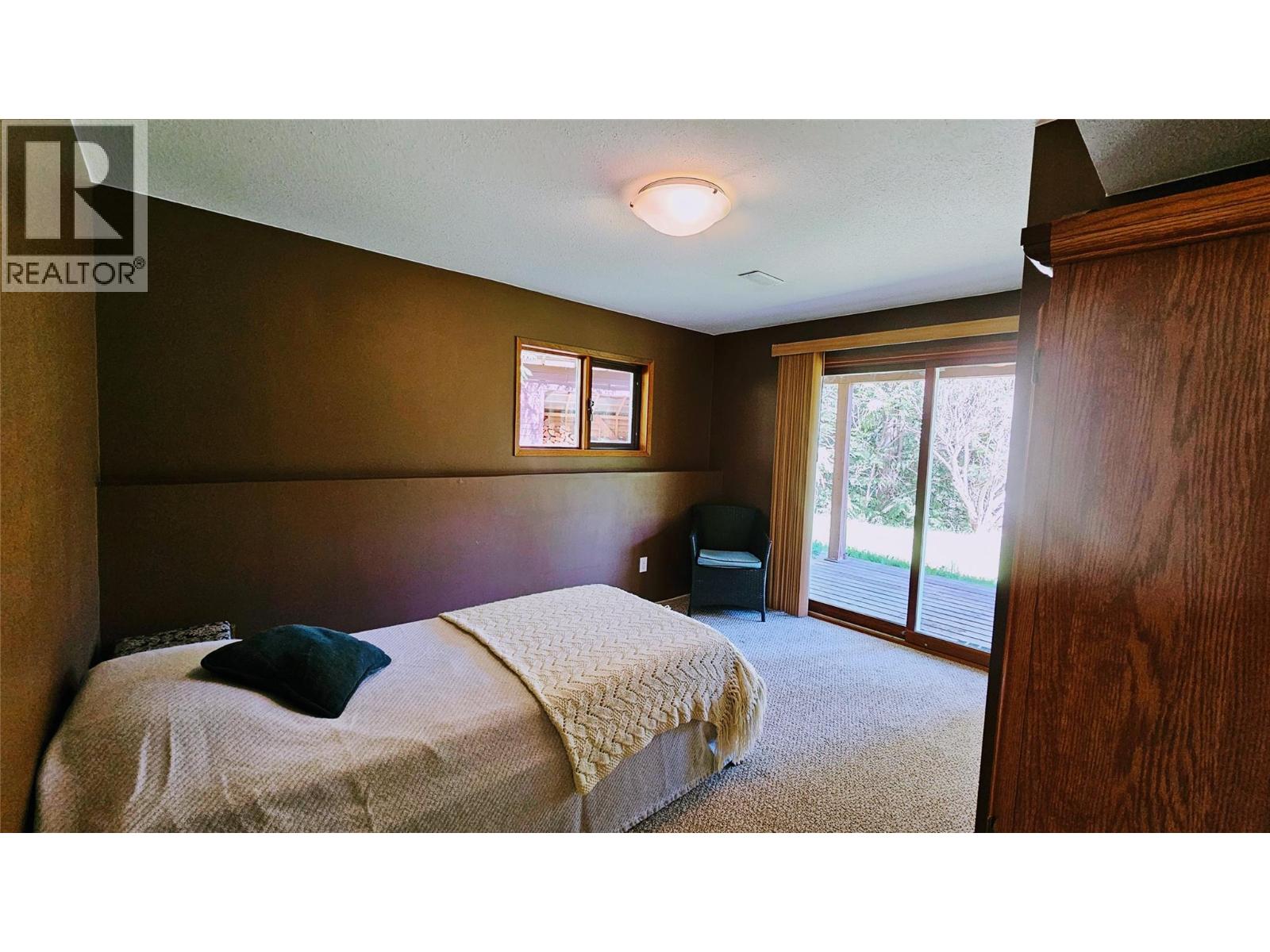 5949 Slocan River Road, Appledale