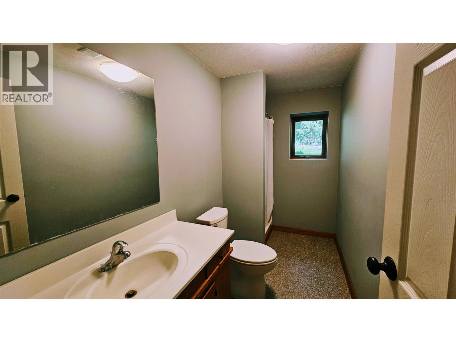 5949 Slocan River Road, Appledale