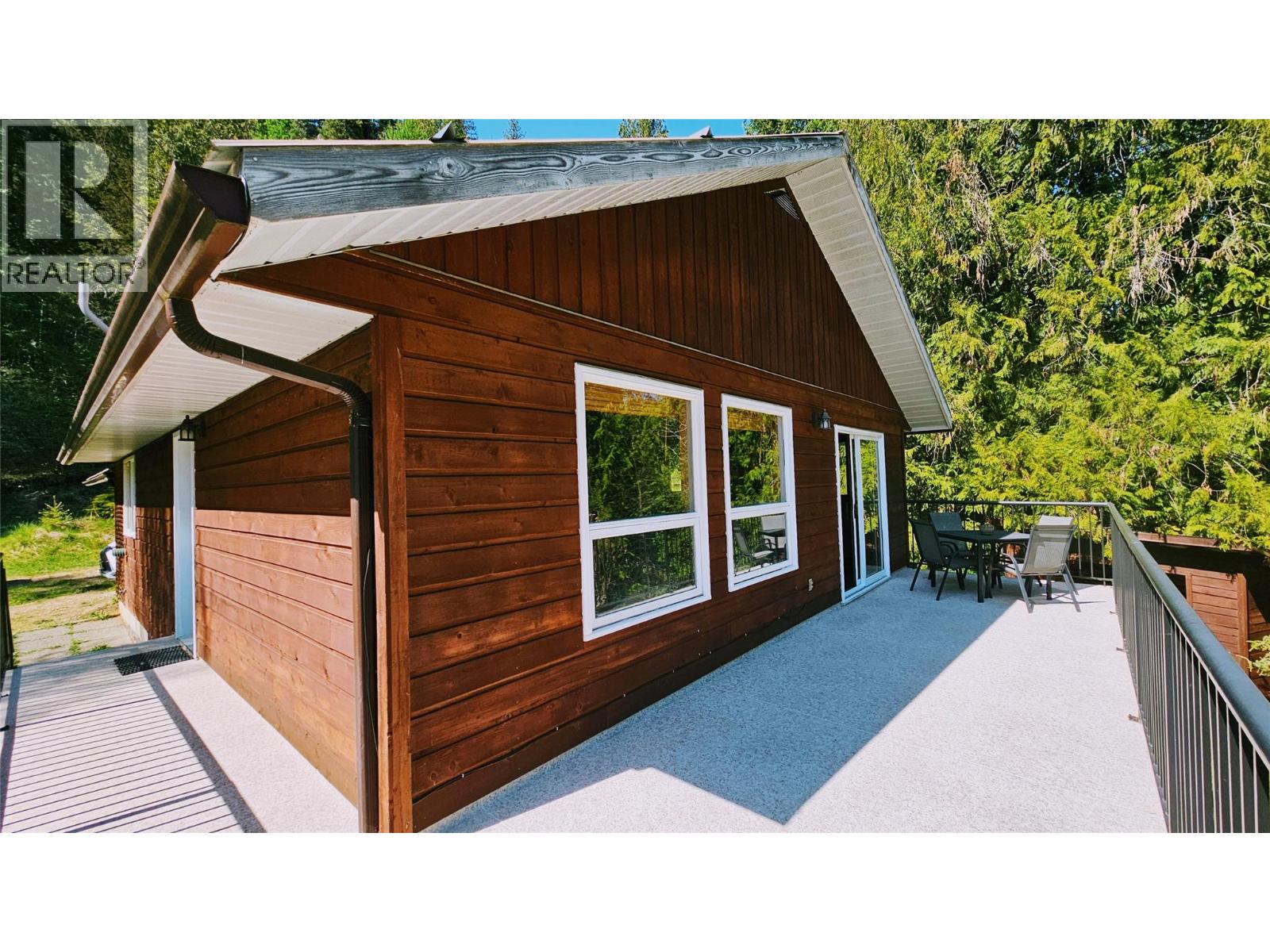 5949 Slocan River Road, Appledale