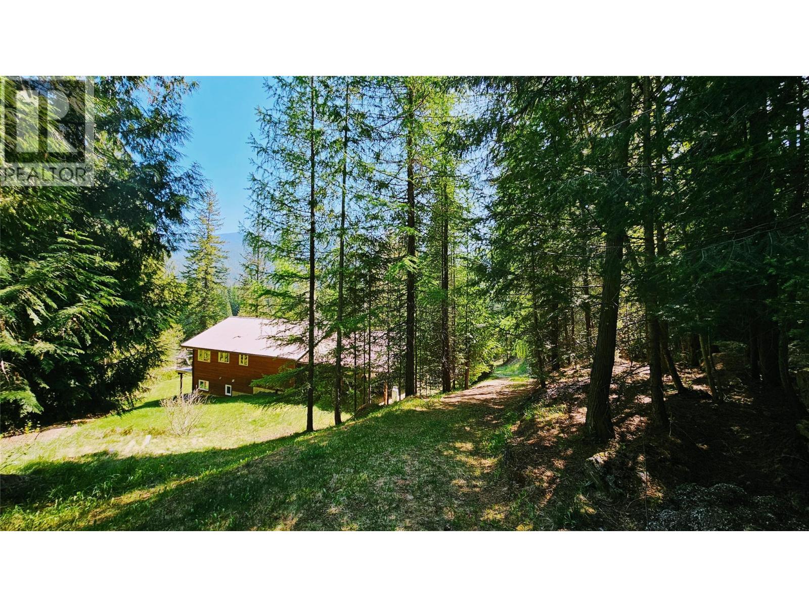 5949 Slocan River Road, Appledale