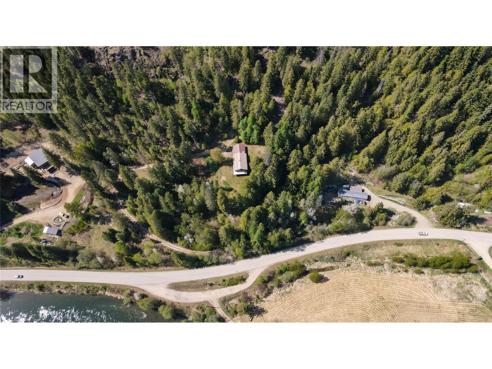 5949 Slocan River Road - 34