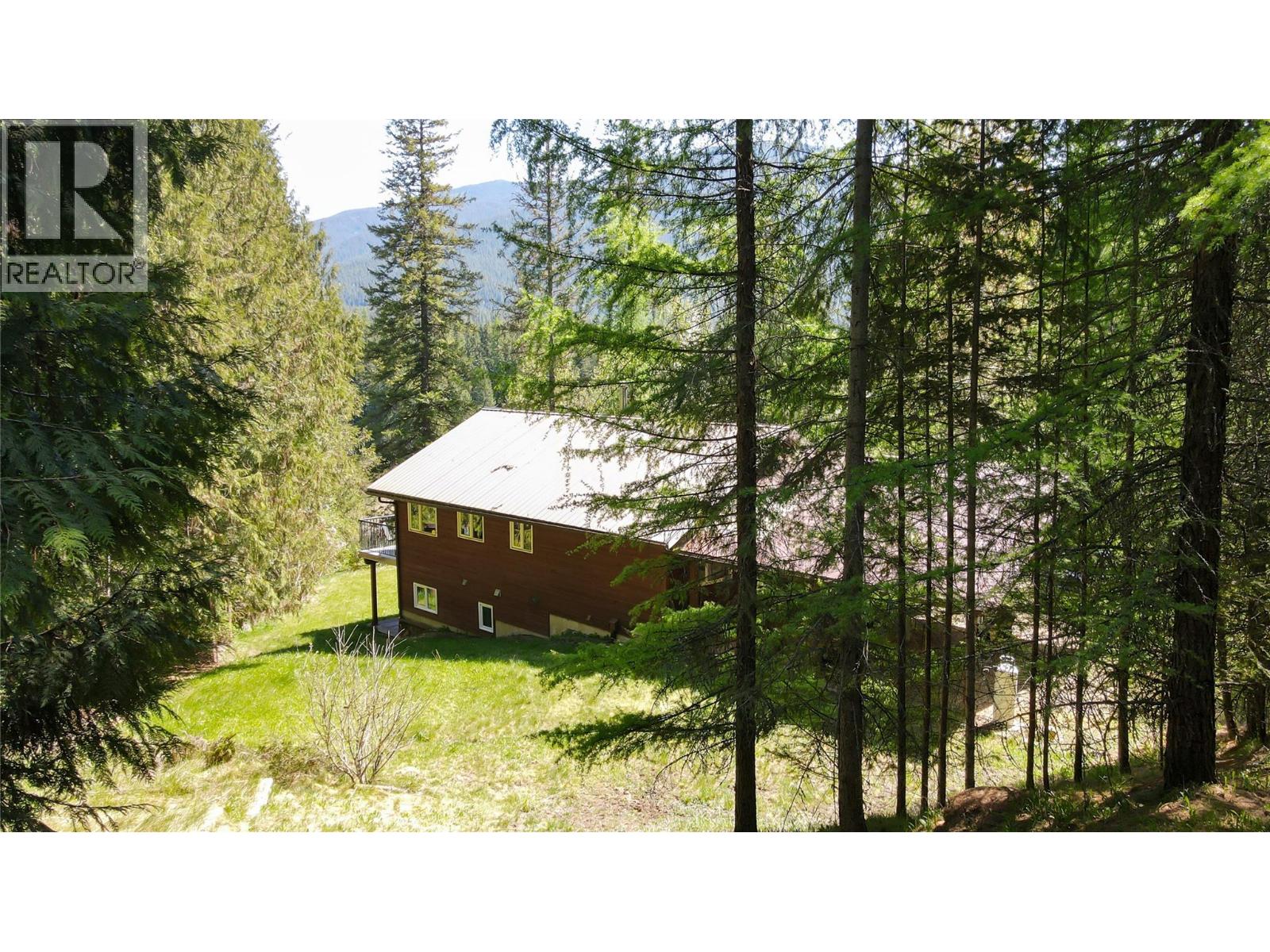 5949 Slocan River Road, Appledale