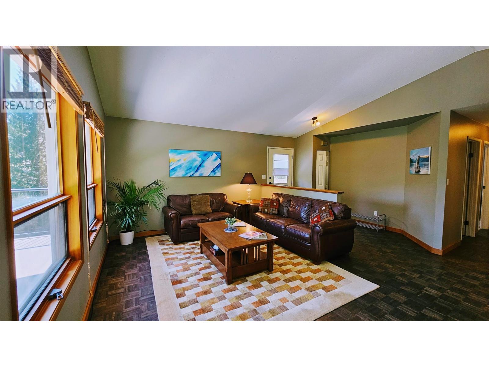 5949 Slocan River Road, Appledale