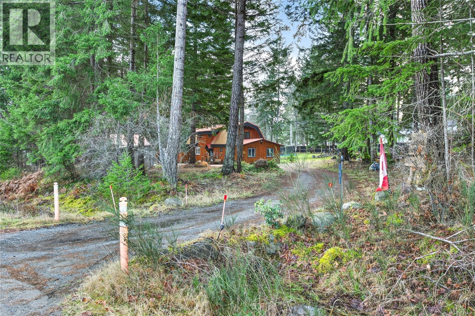 1845 Larch Rd - Photo 3 of 76, Courtenay, British Columbia