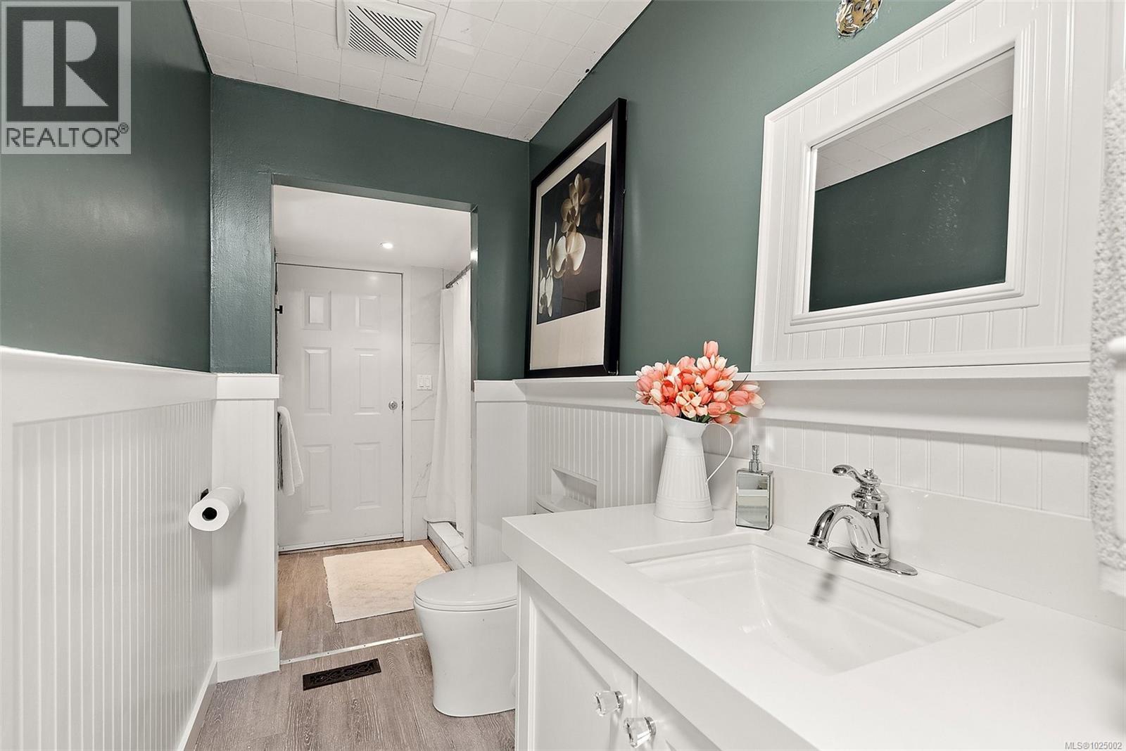 9146 West Saanich Rd, North Saanich