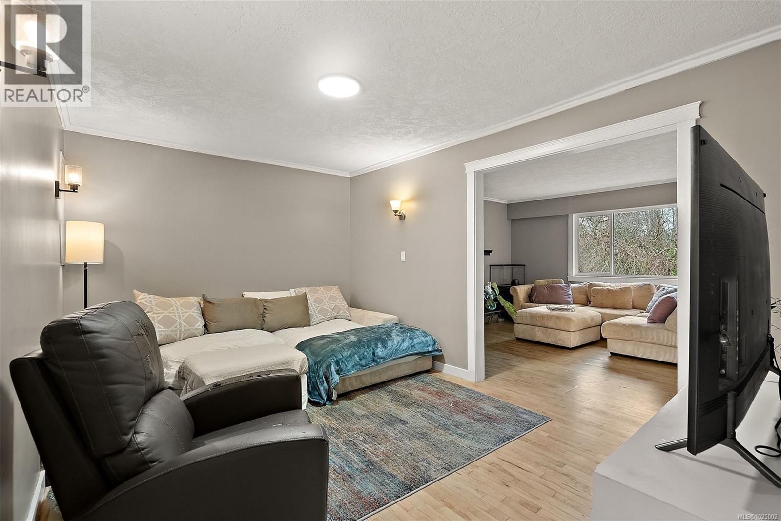 9146 West Saanich Rd, North Saanich