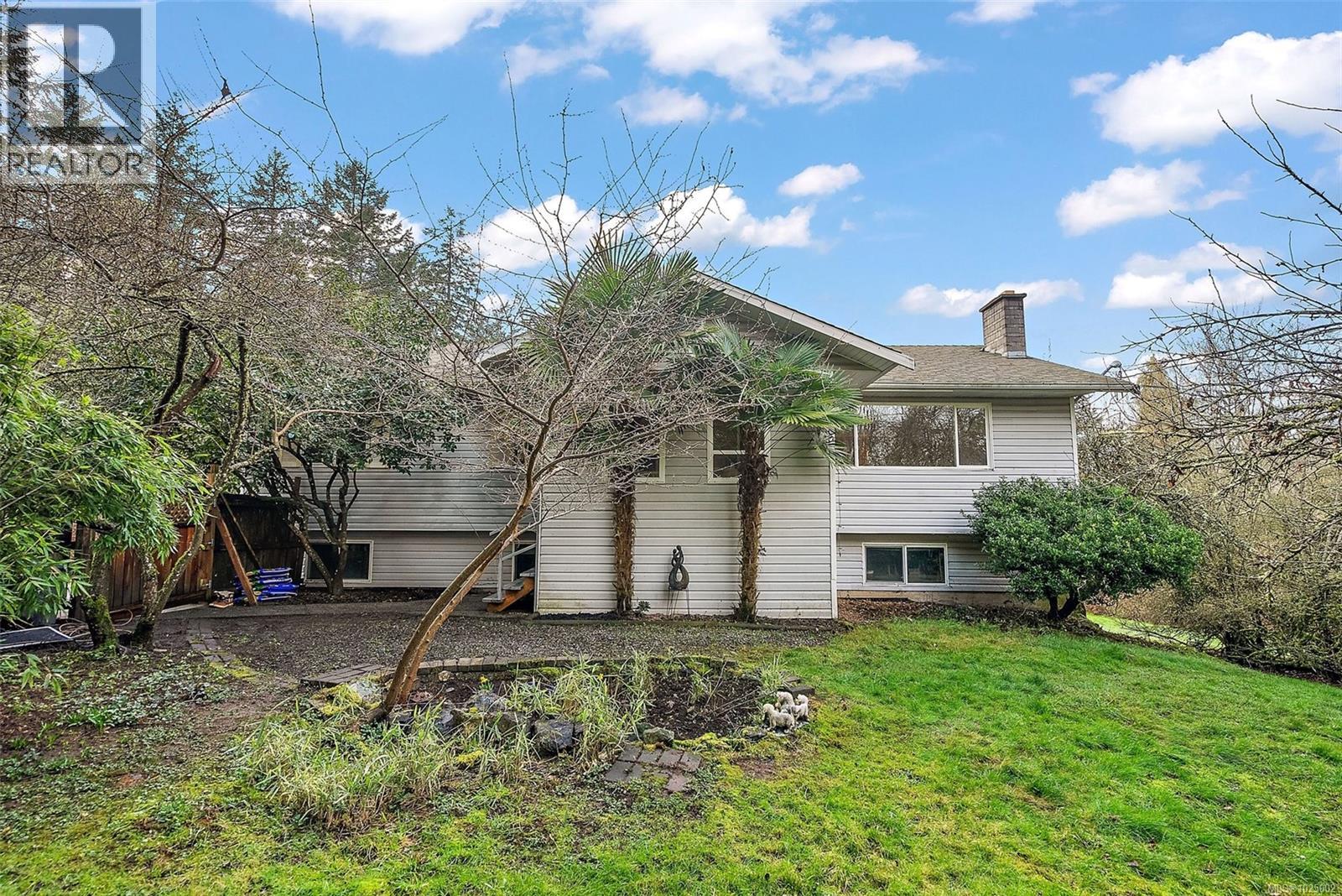 9146 West Saanich Rd, North Saanich
