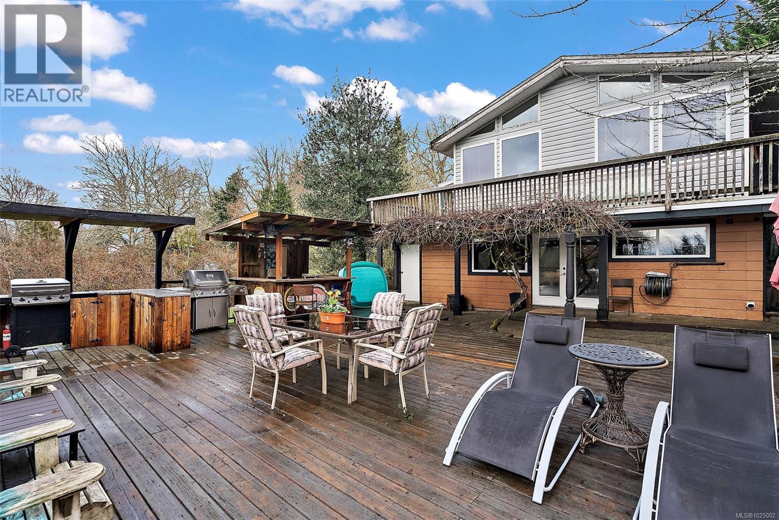 9146 West Saanich Rd, North Saanich