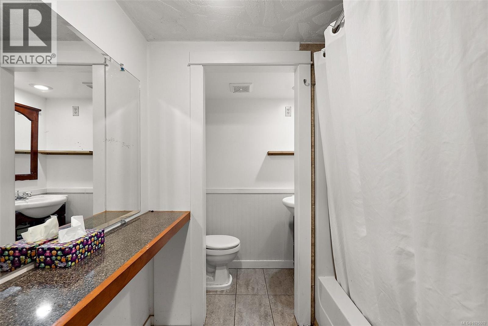 9146 West Saanich Rd, North Saanich