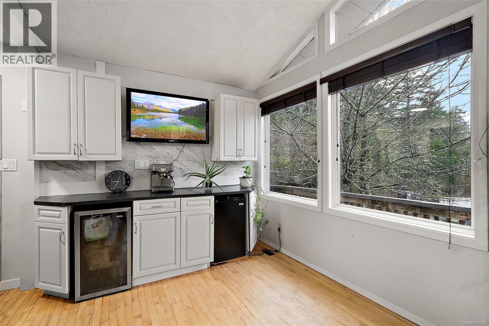 9146 West Saanich Rd, North Saanich