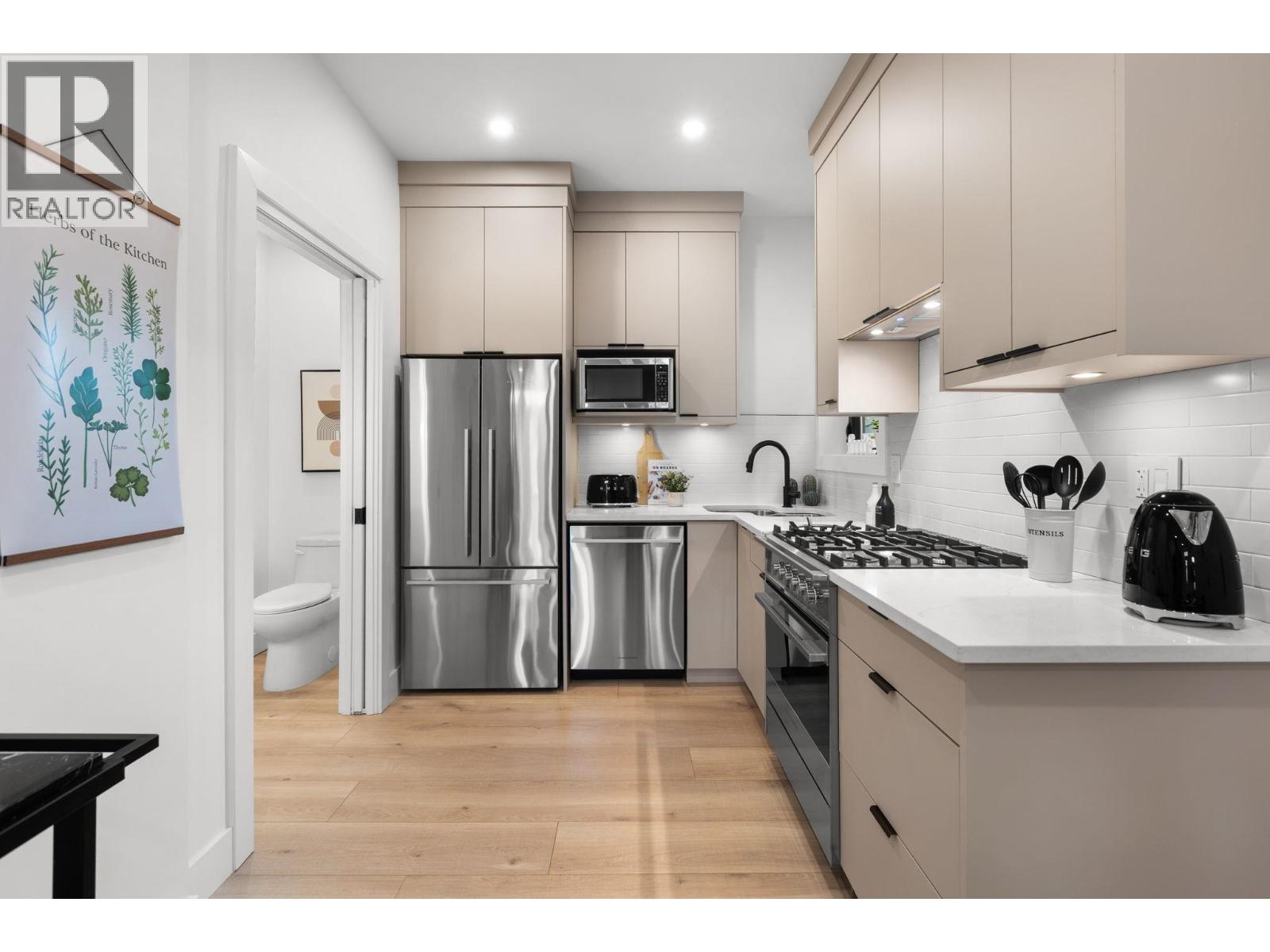 2632 WARD STREET, Vancouver