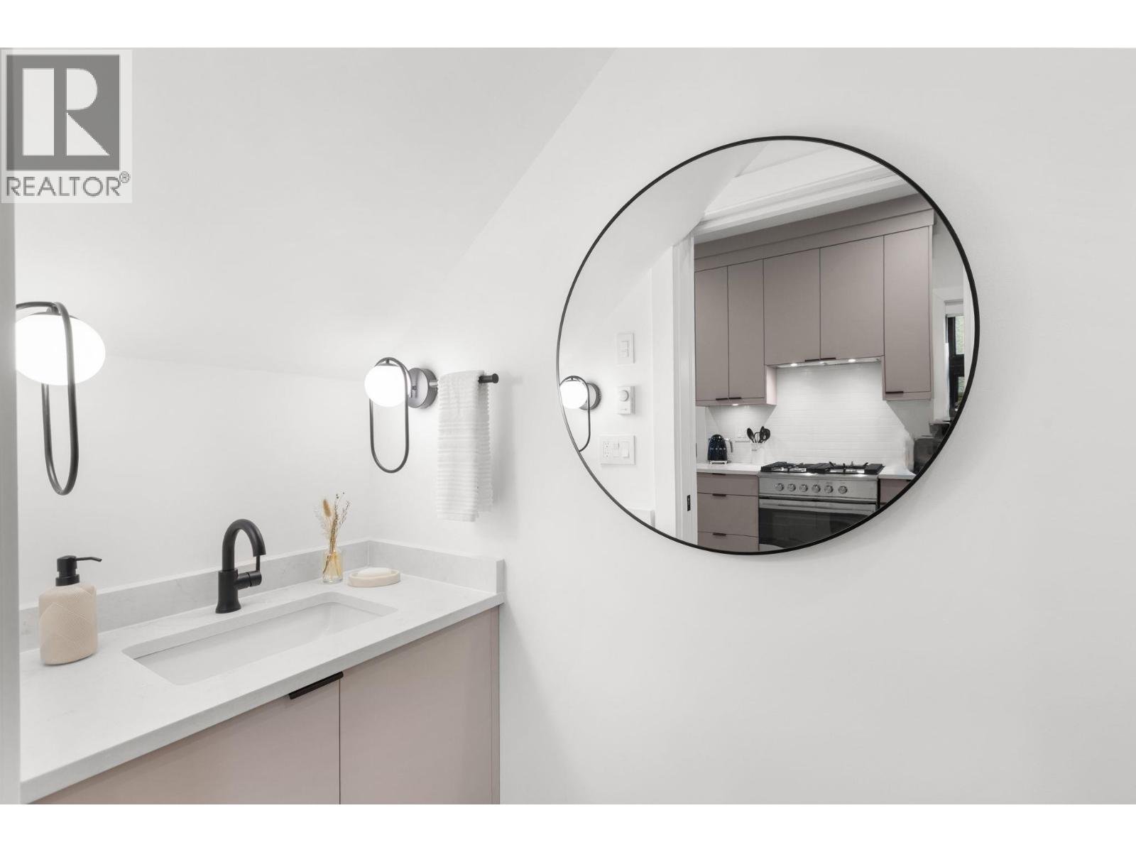 2632 WARD STREET, Vancouver