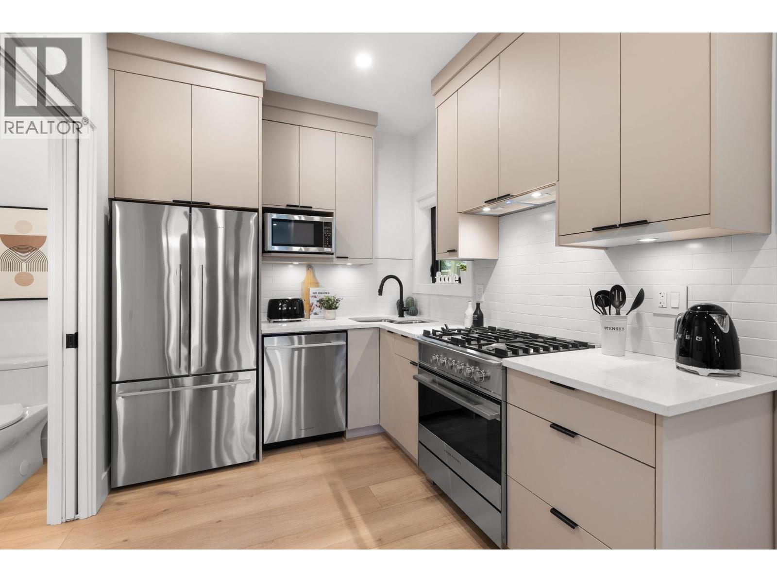 2632 WARD STREET, Vancouver